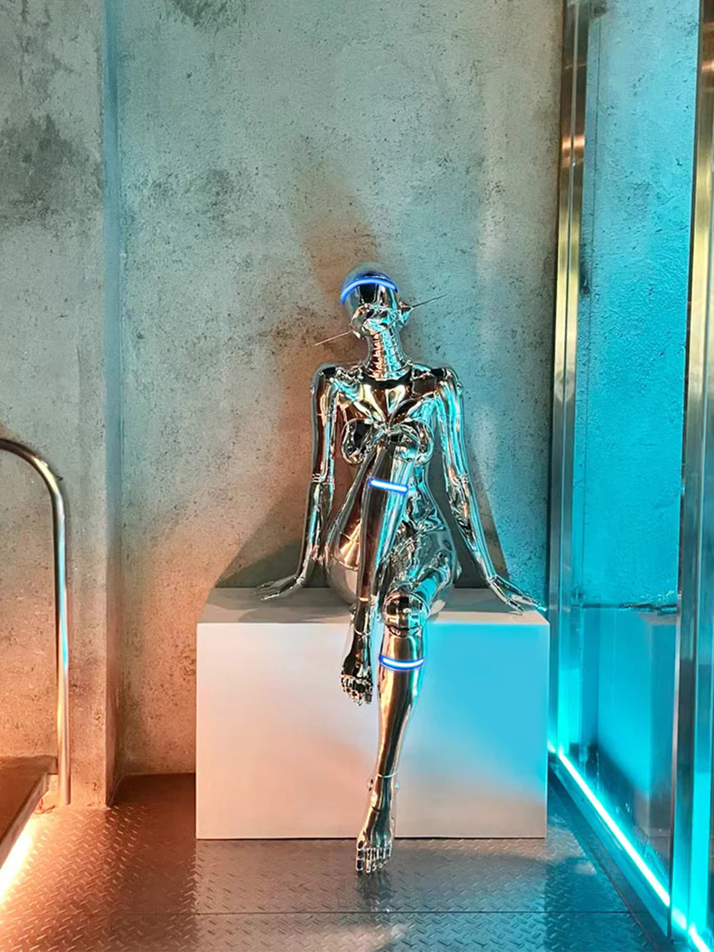 Mechanical Technology Goddess Sculpture Floor Lamp - Nuvé