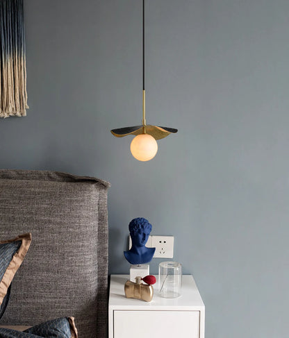 Alabaster Montera Brass Pendant Light - Nuvé