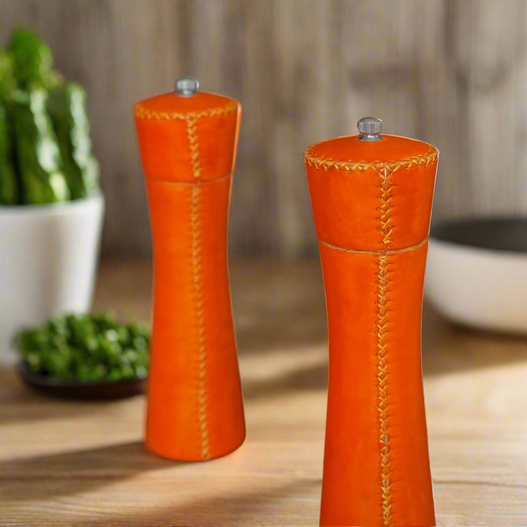 Sal y Pimienta | Leather Salt and Pepper Mills - Nuvé
