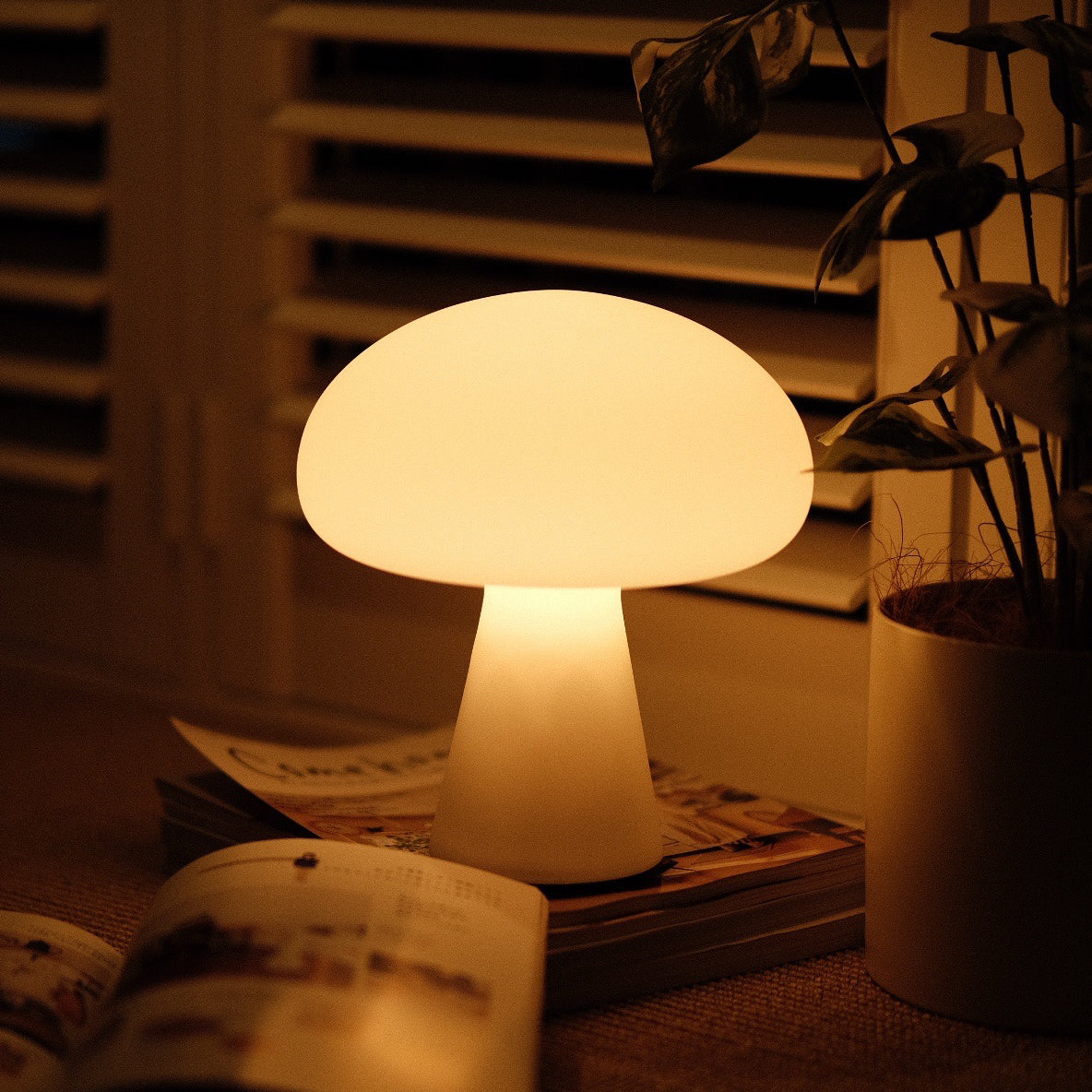 Frosted Glass Obello Table Lamp - Nuvé