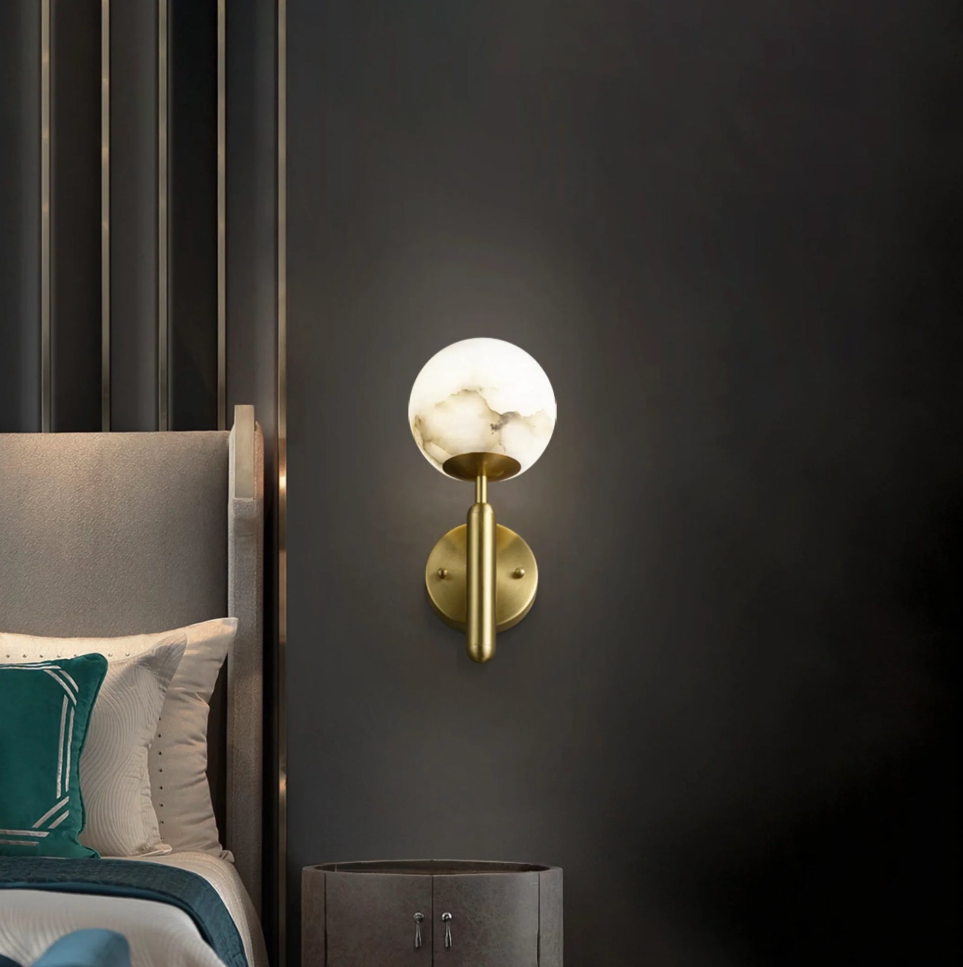 Luxury Alabaster Orbis Wall Lamp - Nuvé