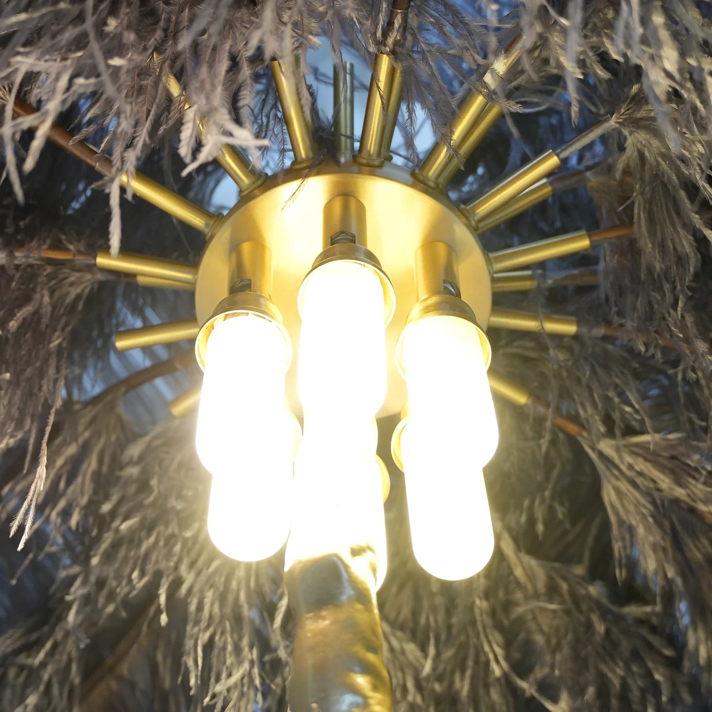 Ostrich Feather Floor Lamp - Nuvé