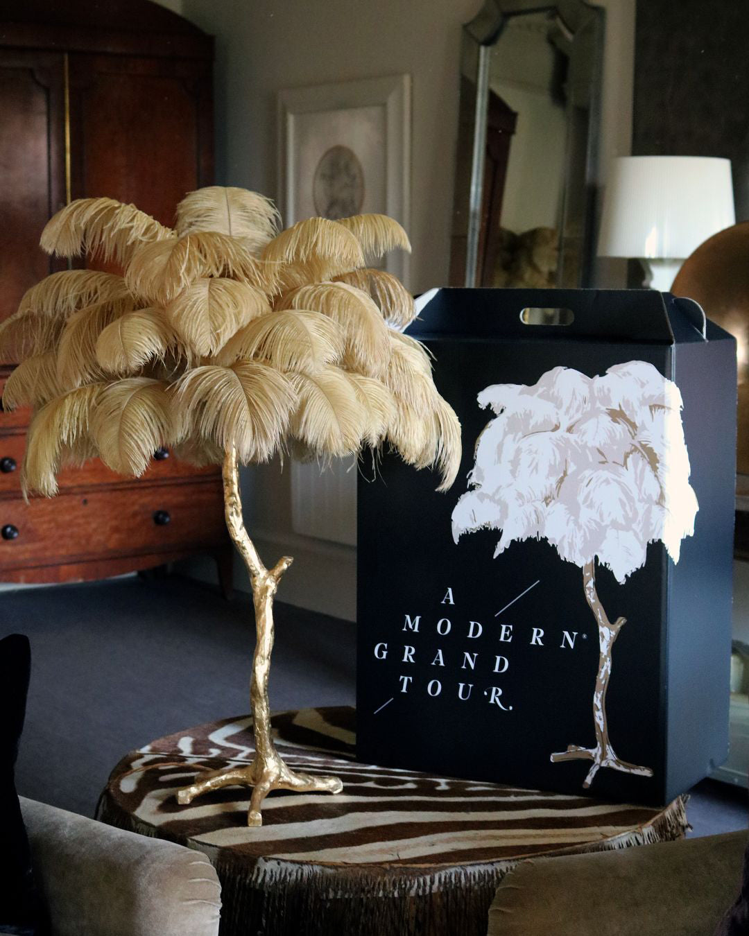 Ostrich Feather Table Lamp - Nuvé