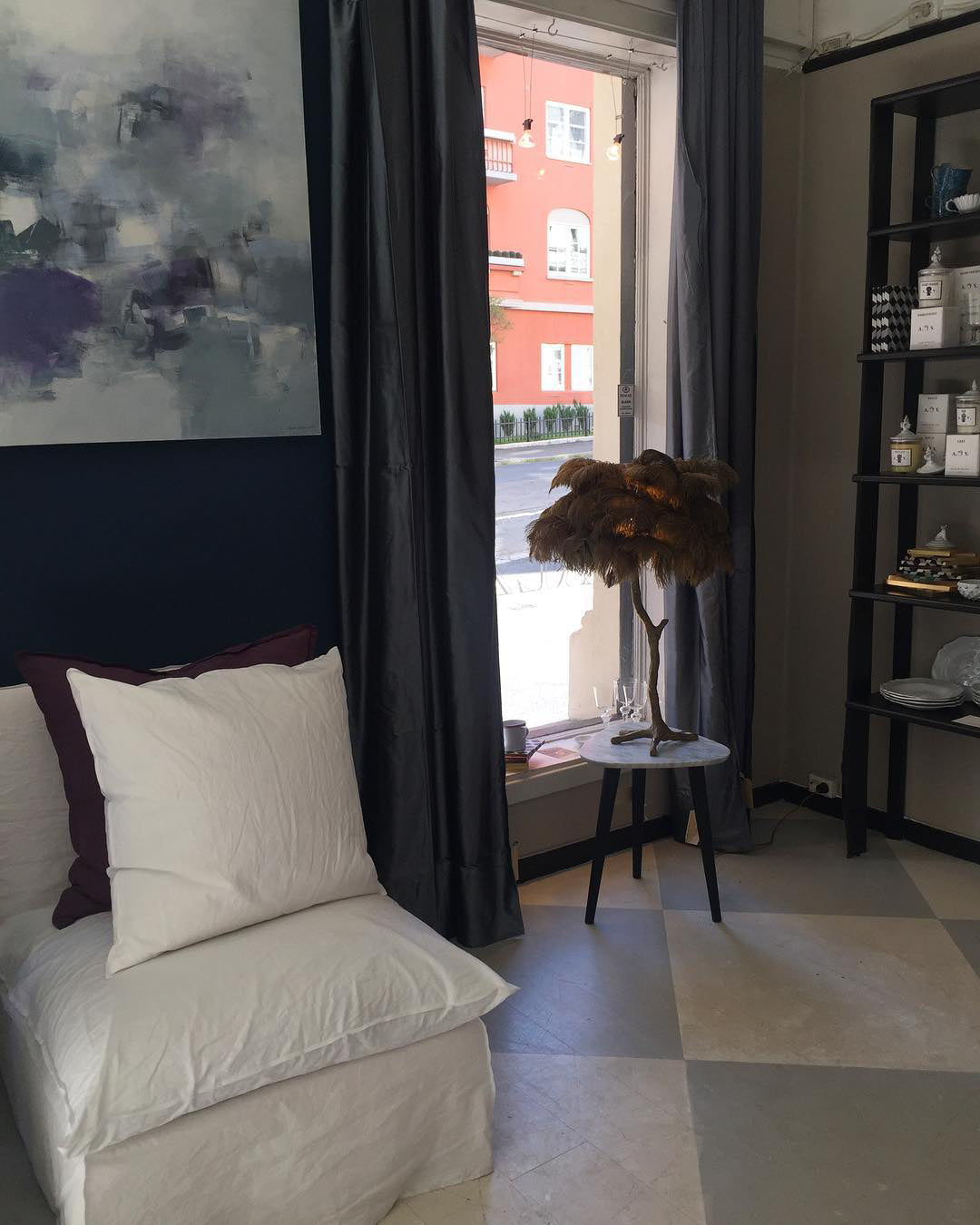 Ostrich Feather Table Lamp - Nuvé
