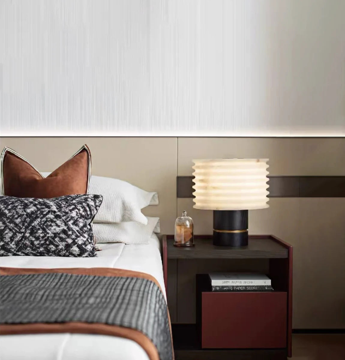 Outela Modern Alabaster Table Lamp - Nuvé