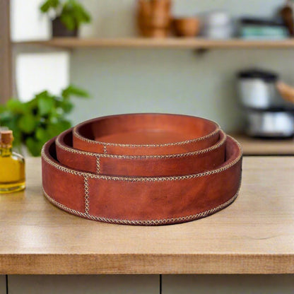 Cerro | 10.5" Round Cedar & Leather Tray - Nuvé