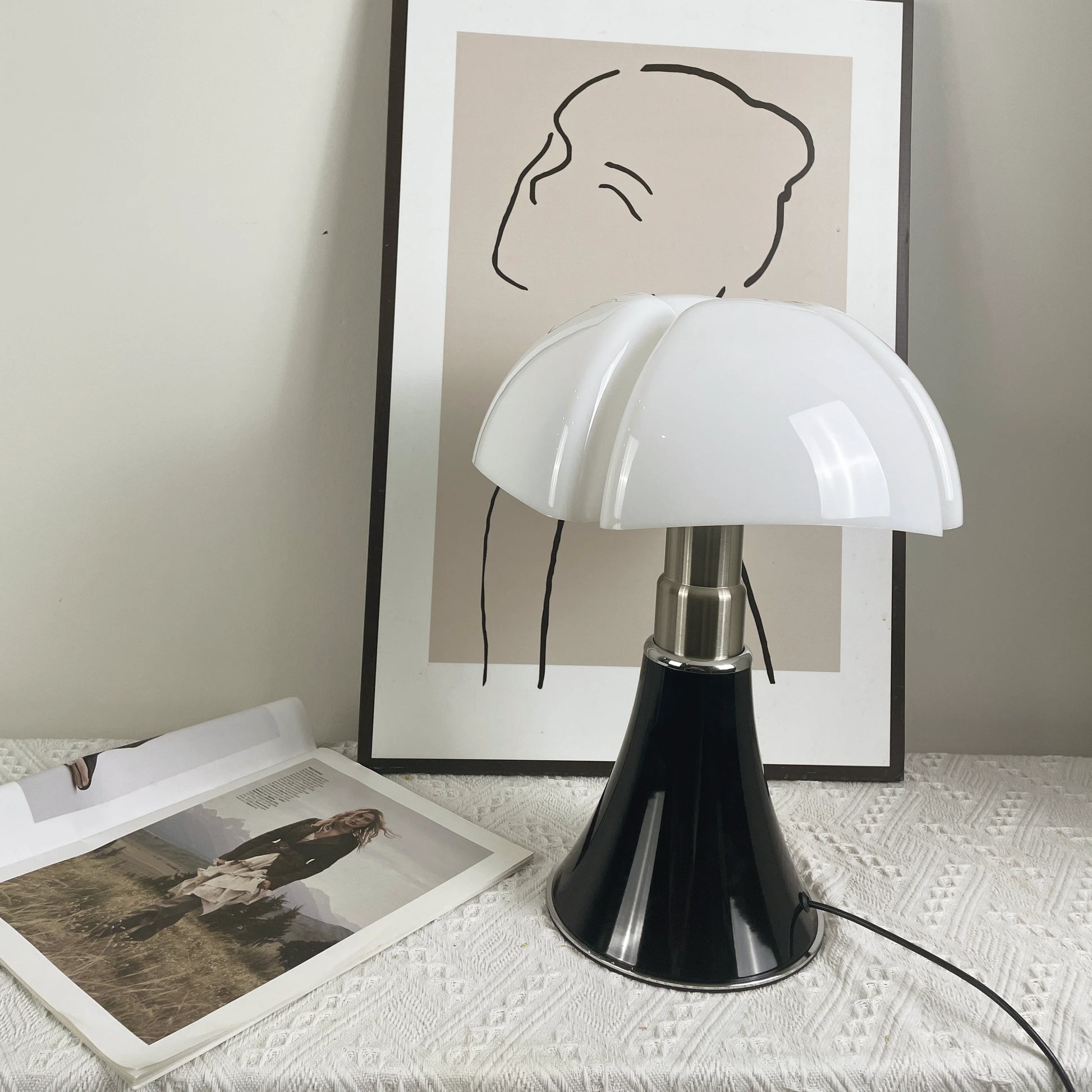 Pipistrello Acrylic Table Lamp - Nuvé