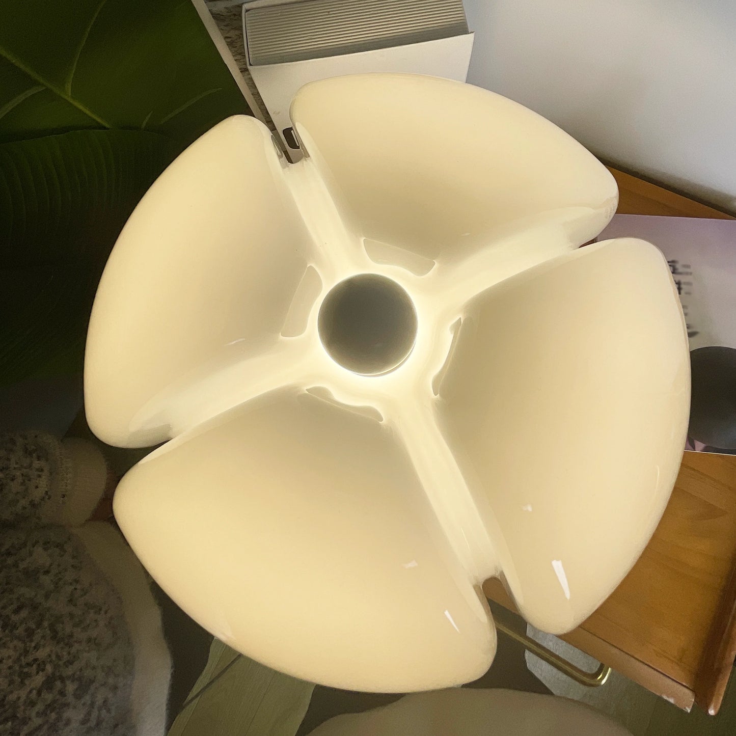 Pipistrello Acrylic Table Lamp - Nuvé