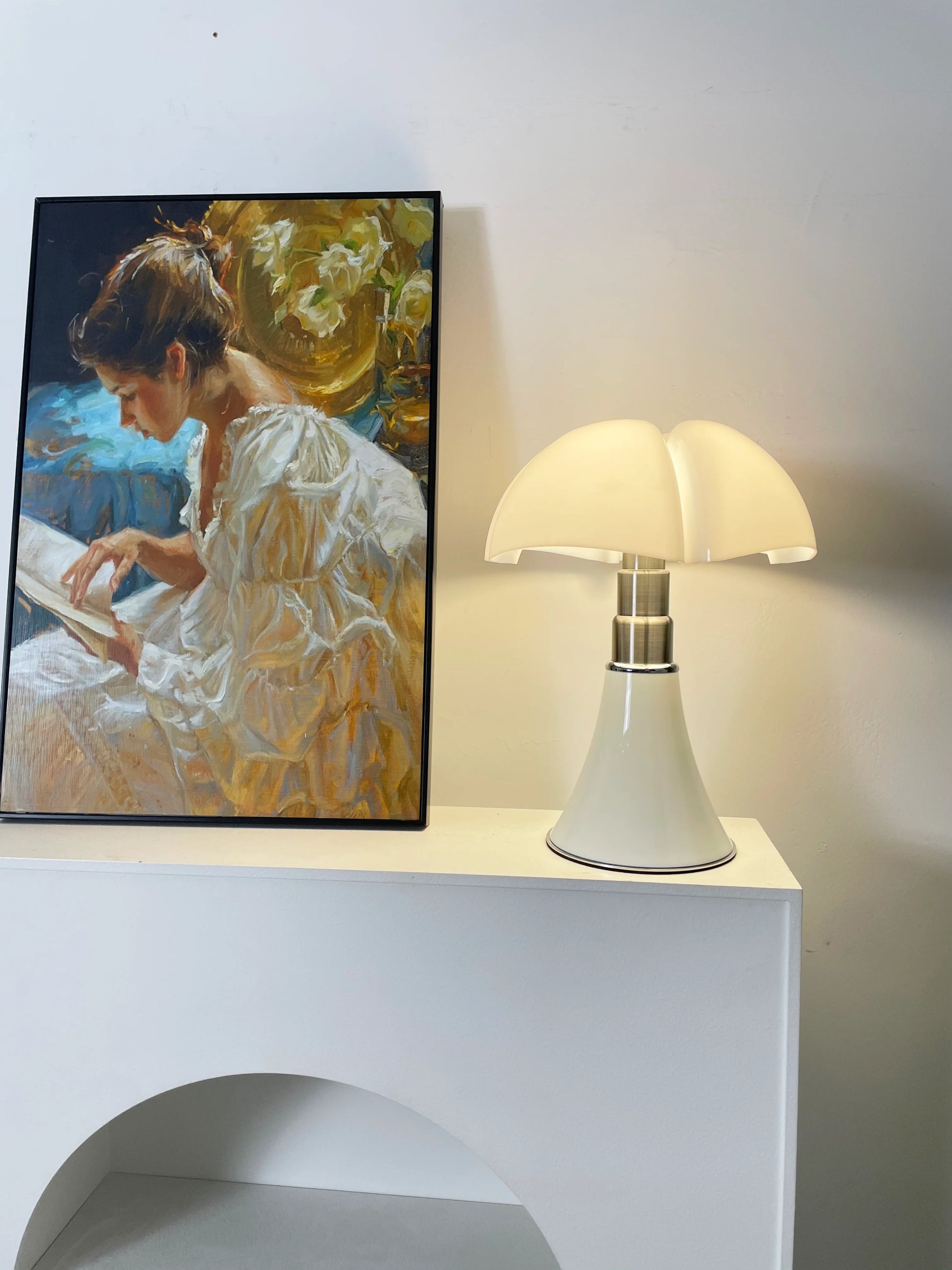 Pipistrello Acrylic Table Lamp - Nuvé