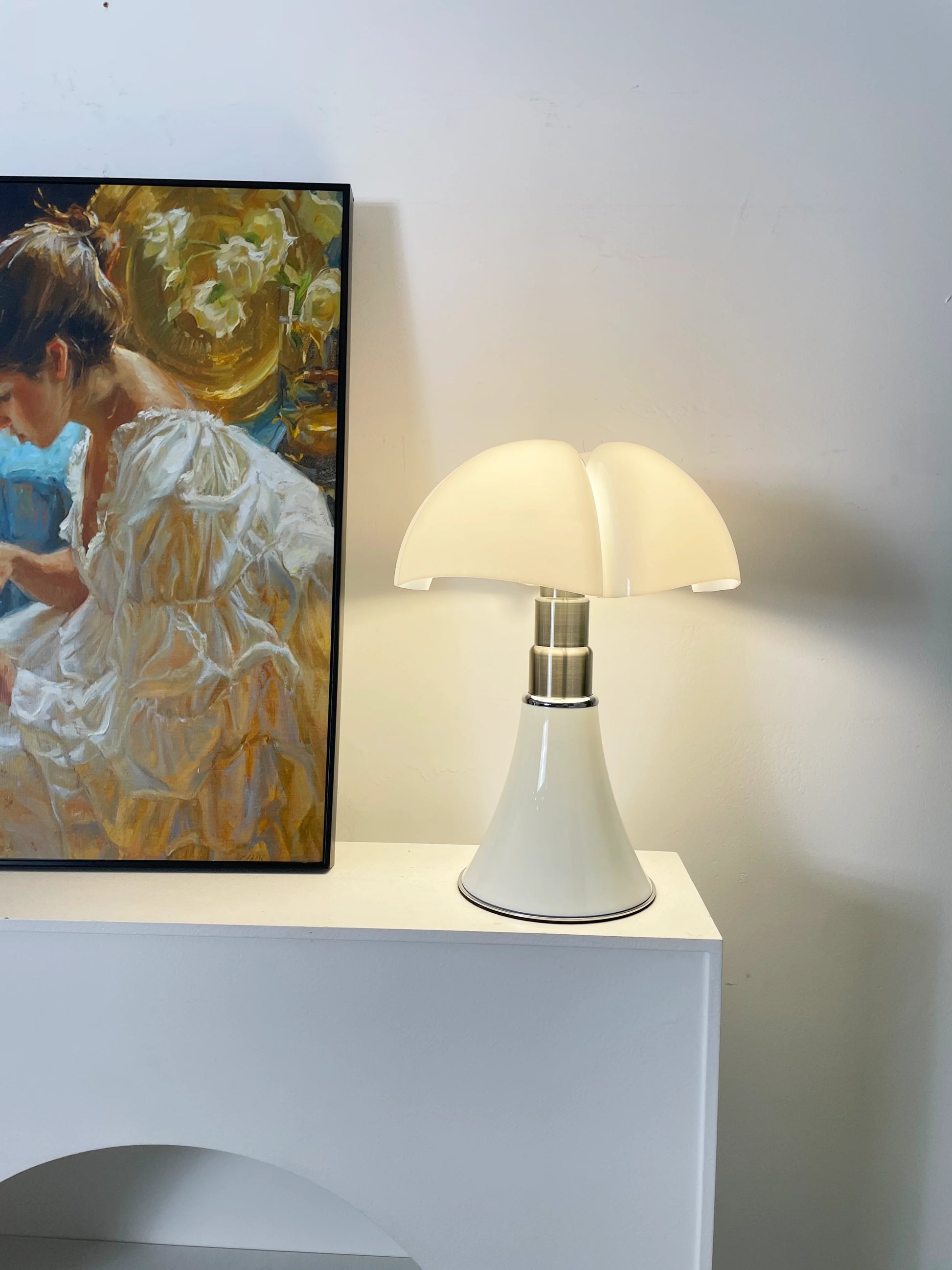 Pipistrello Acrylic Table Lamp - Nuvé