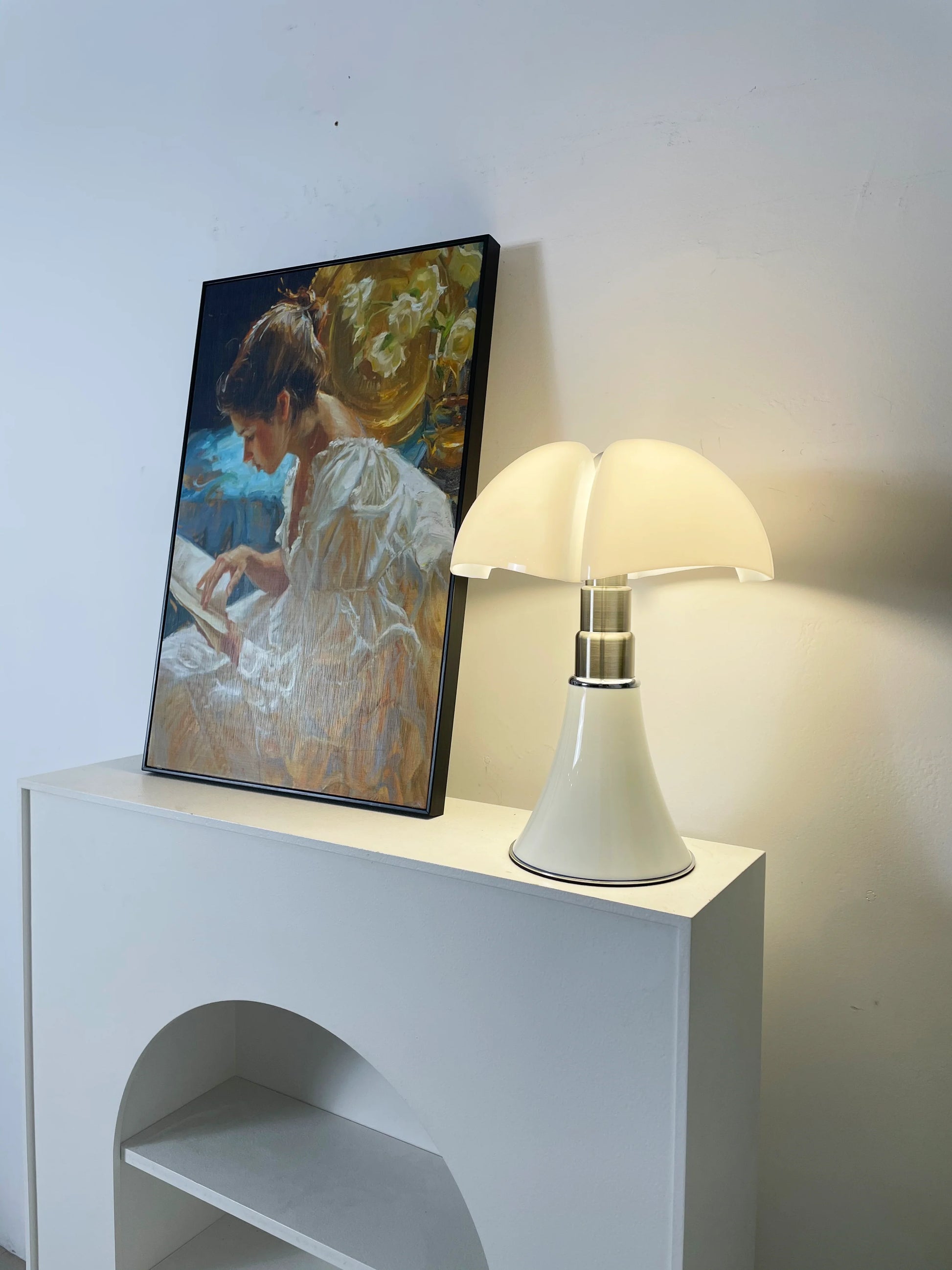 Pipistrello Acrylic Table Lamp - Nuvé