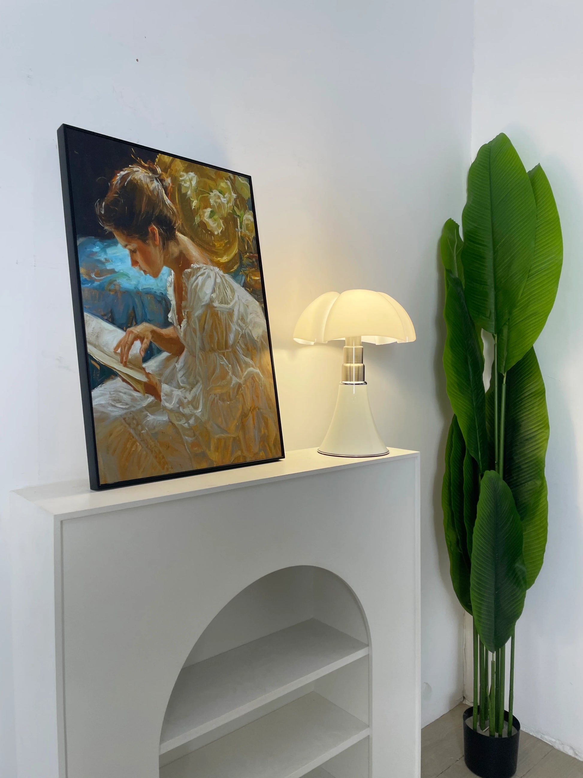 Pipistrello Acrylic Table Lamp - Nuvé