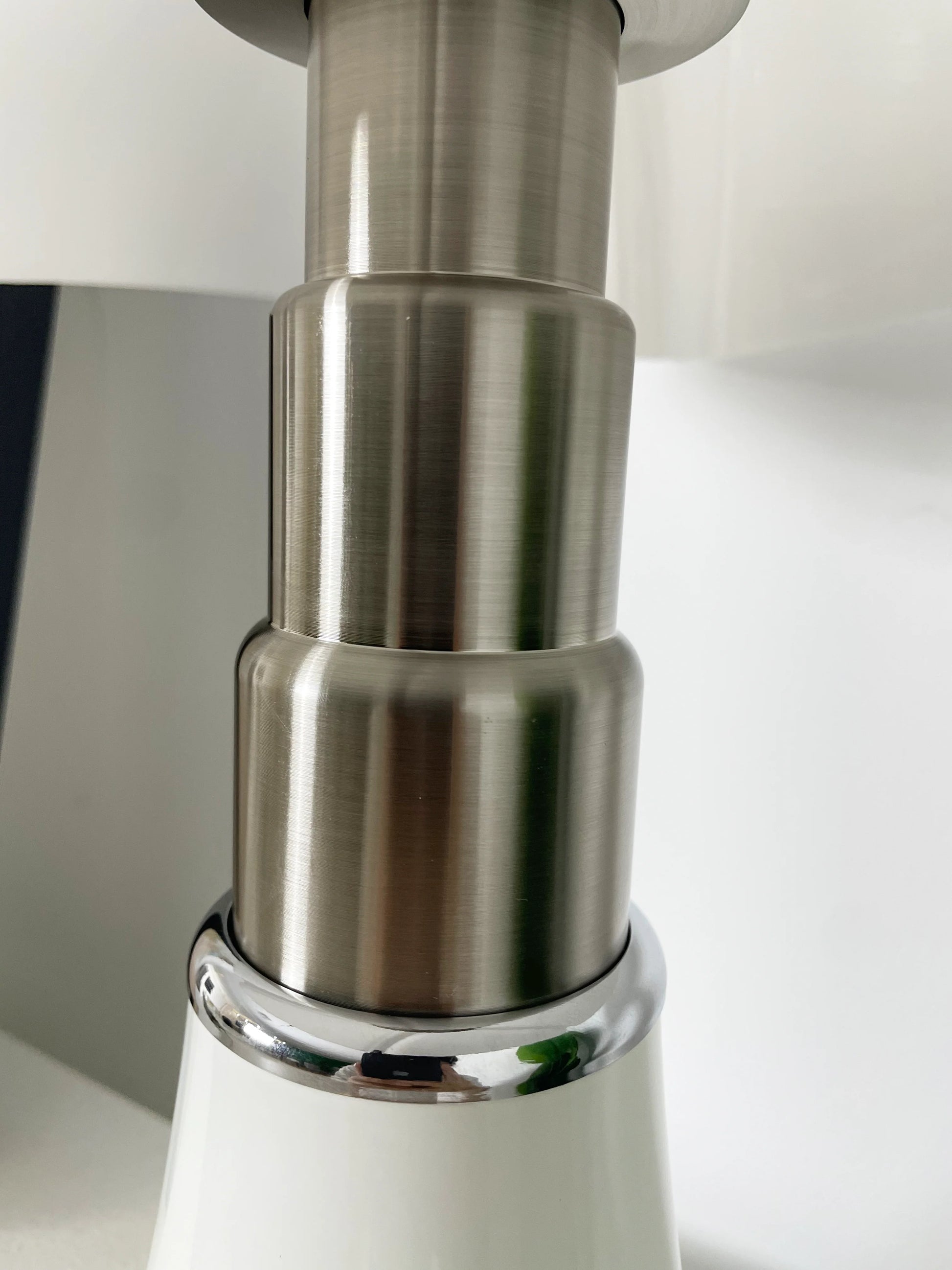 Pipistrello Acrylic Table Lamp - Nuvé