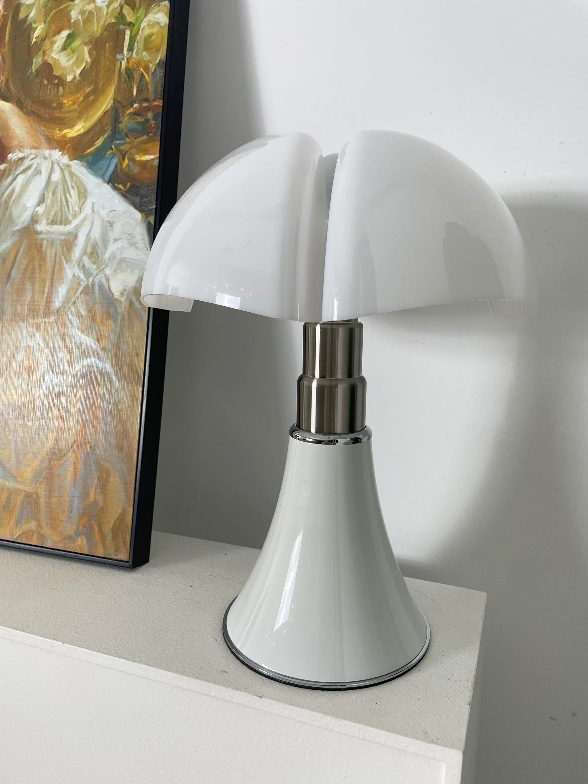 Pipistrello Acrylic Table Lamp - Nuvé