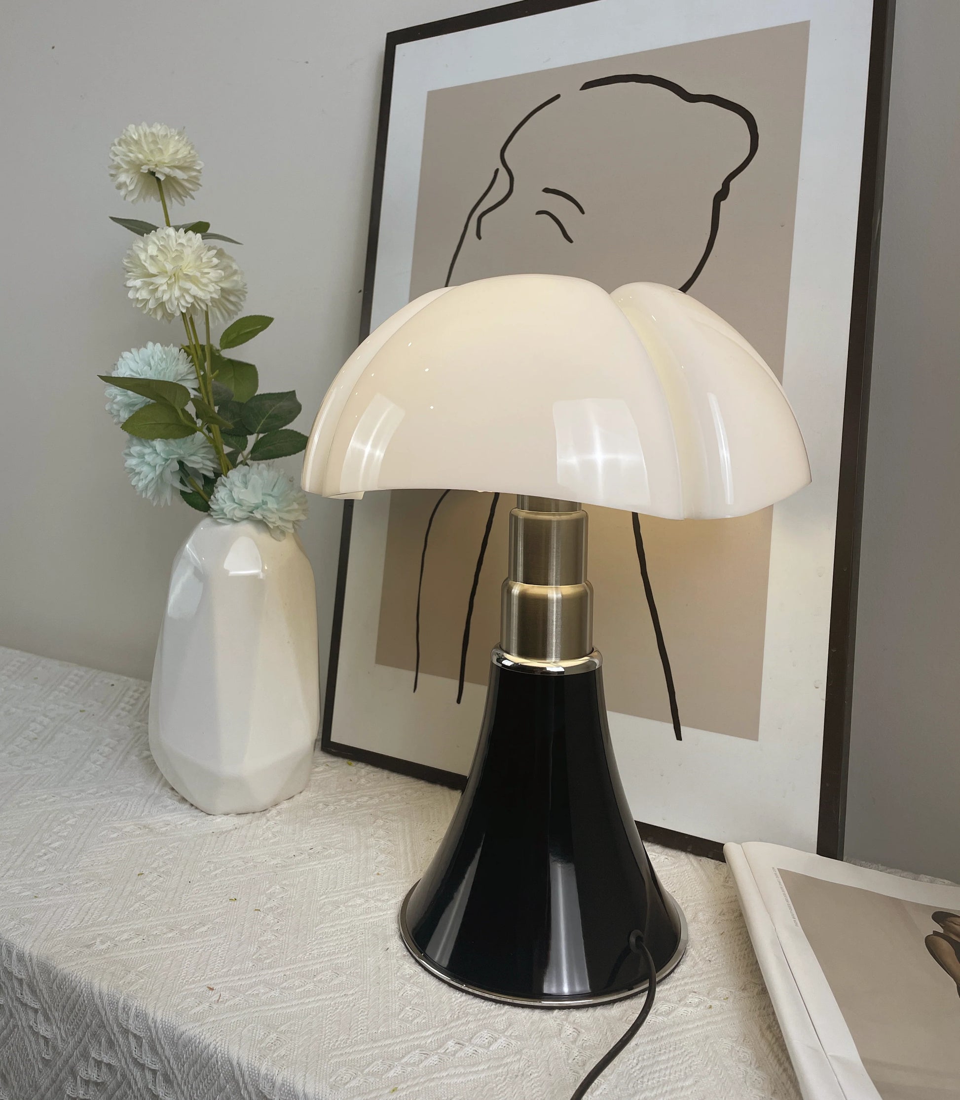 Pipistrello Acrylic Table Lamp - Nuvé