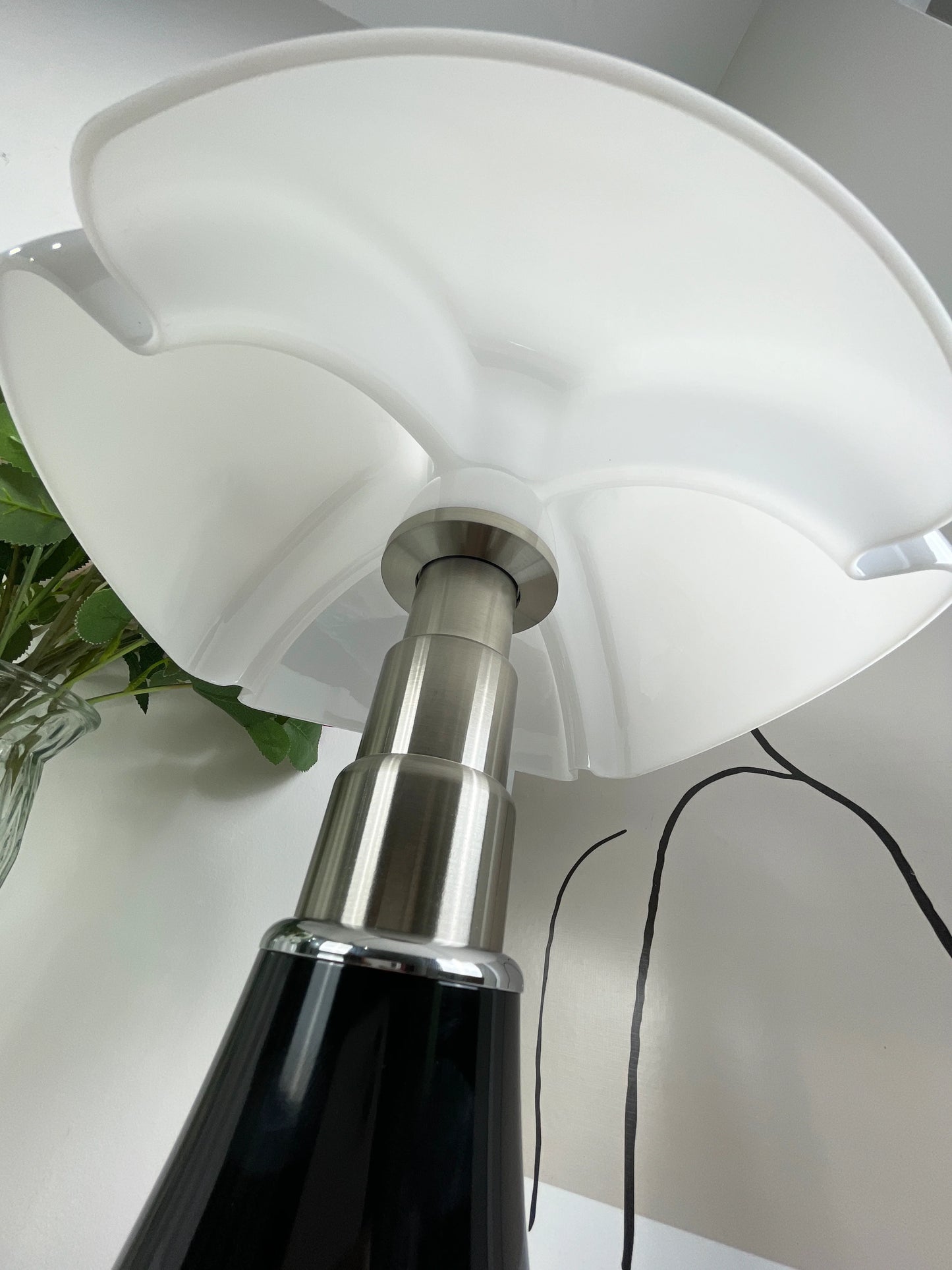 Pipistrello Acrylic Table Lamp - Nuvé
