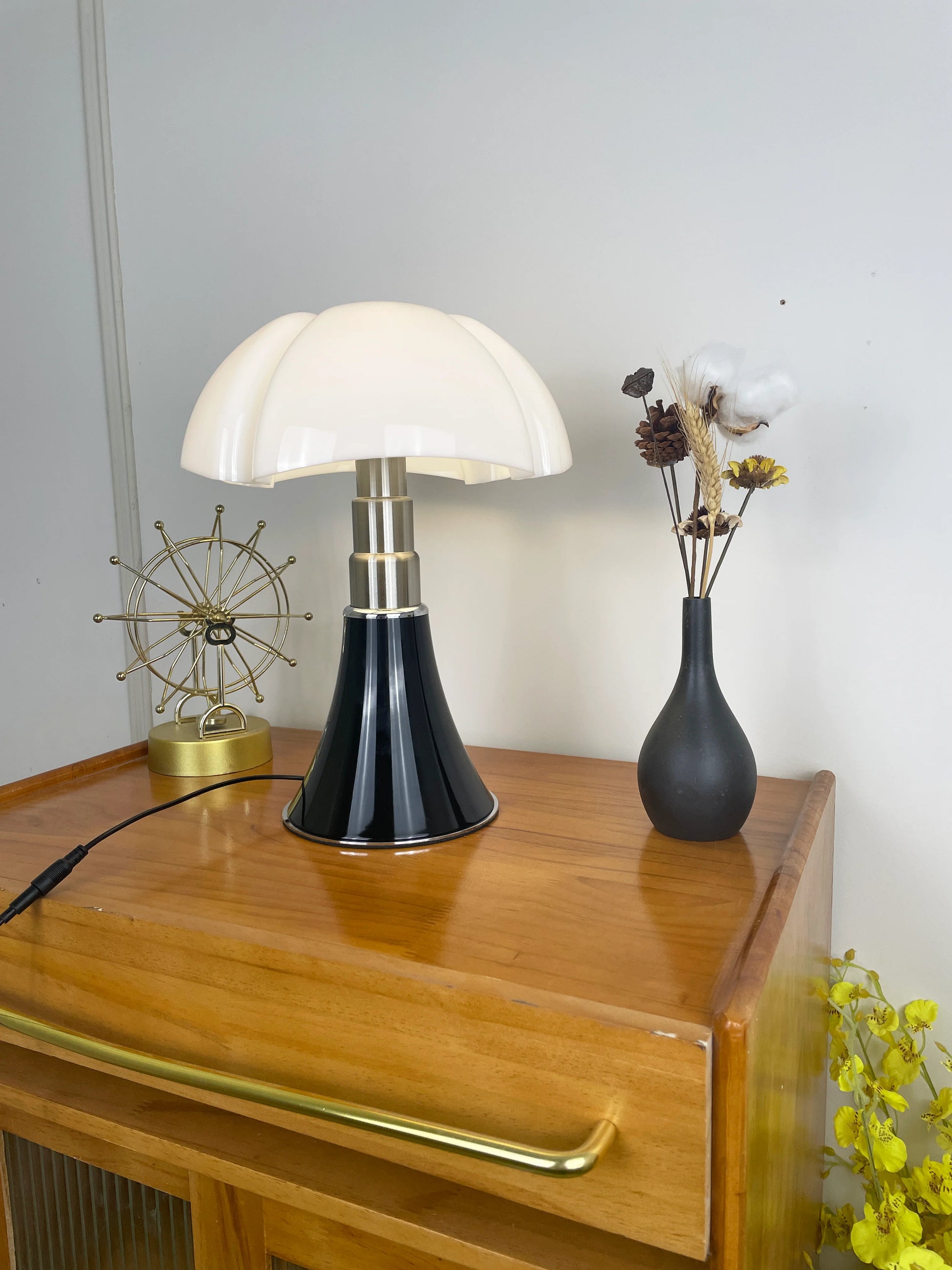 Pipistrello Acrylic Table Lamp - Nuvé