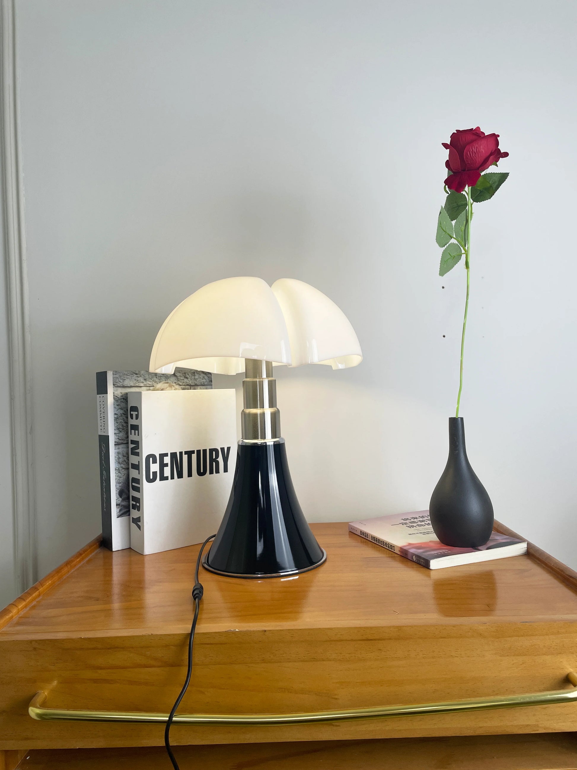Pipistrello Acrylic Table Lamp - Nuvé