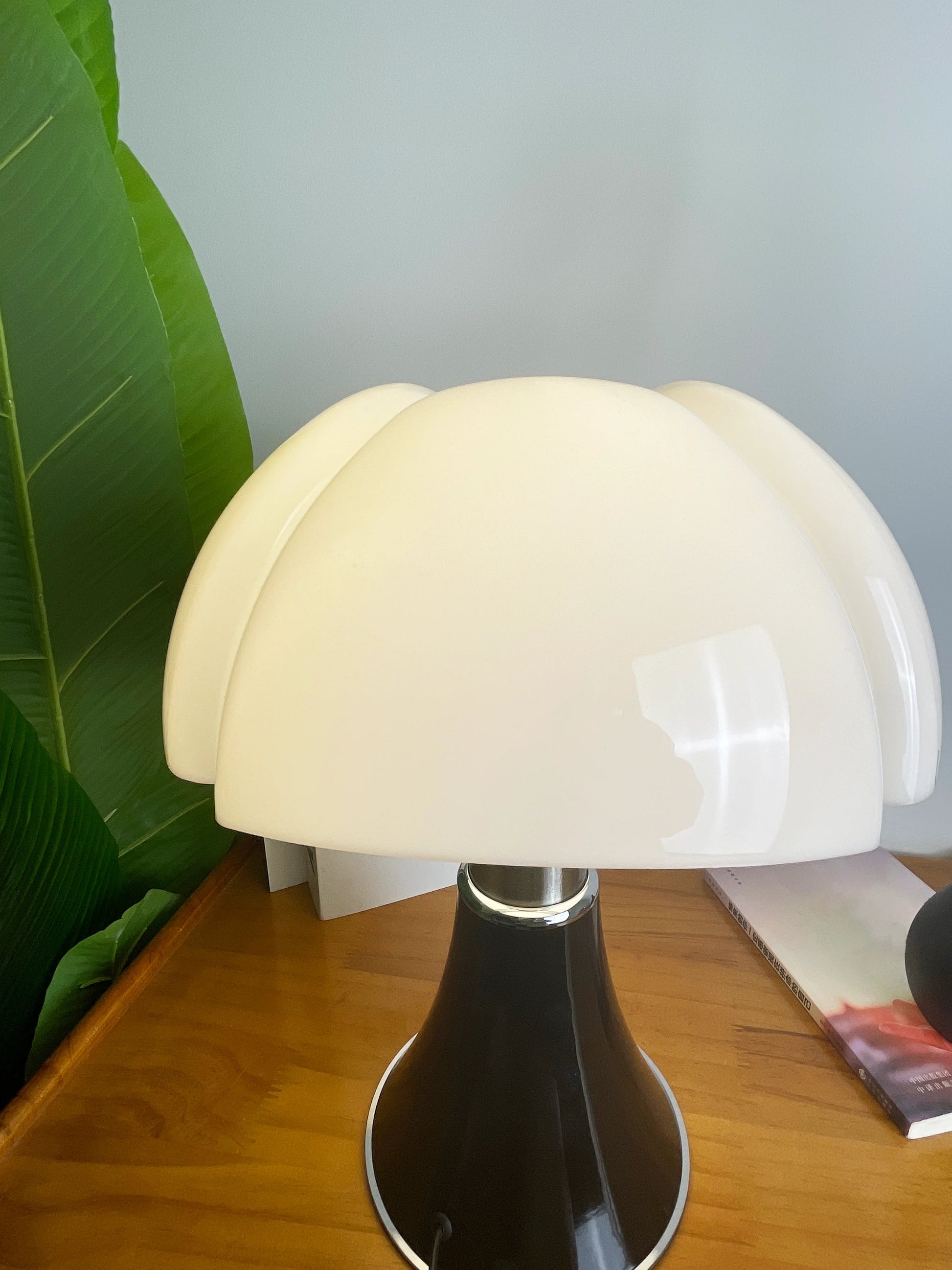 Pipistrello Acrylic Table Lamp - Nuvé