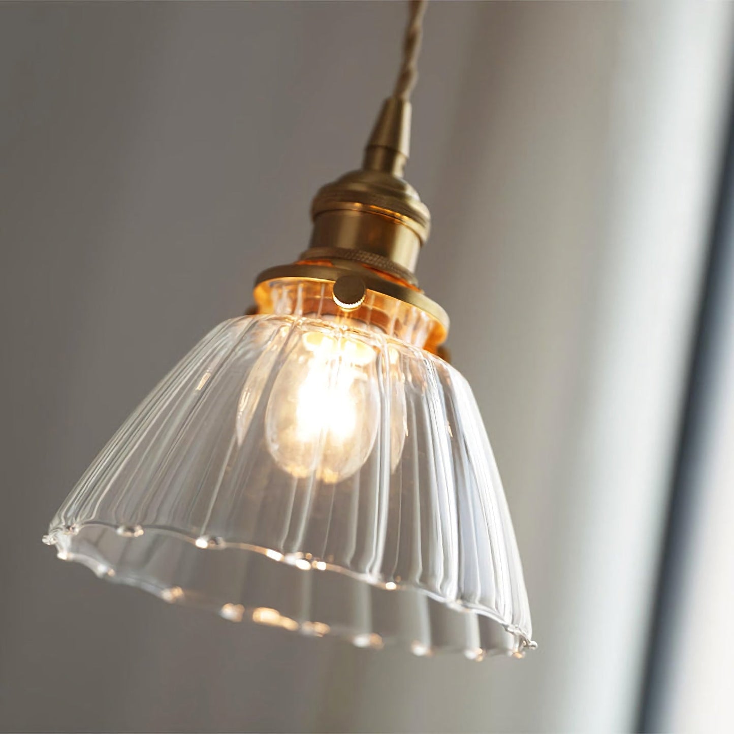 Retro Ribbed Glass Pendant Light - Nuvé