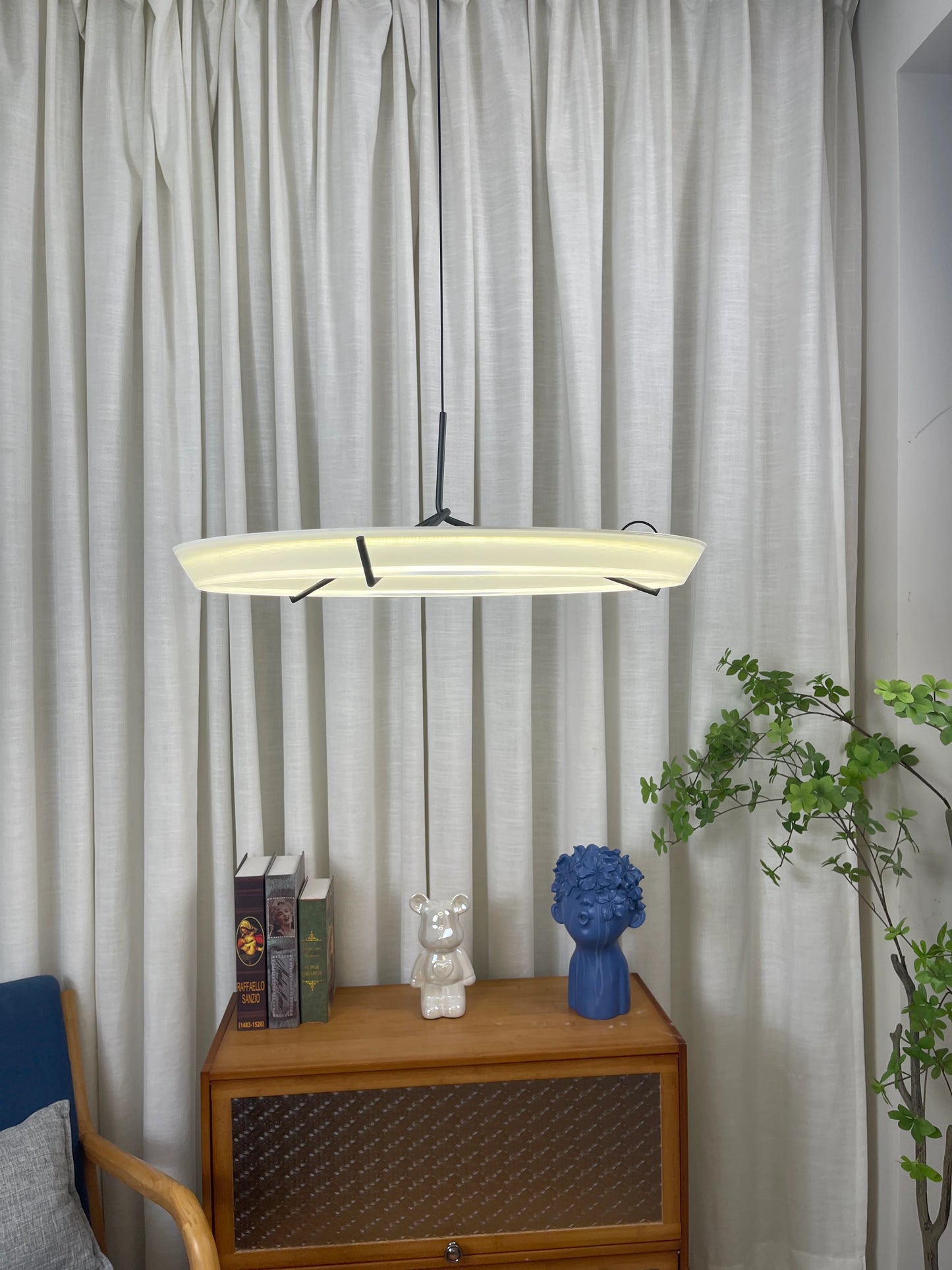 Round Vielle Acrylic Pendant Lamp - Nuvé