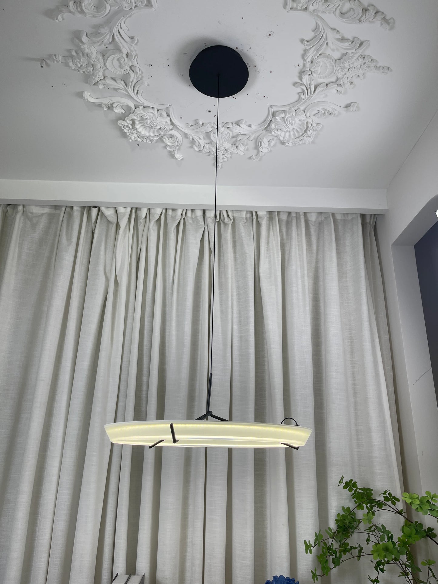 Round Vielle Acrylic Pendant Lamp - Nuvé