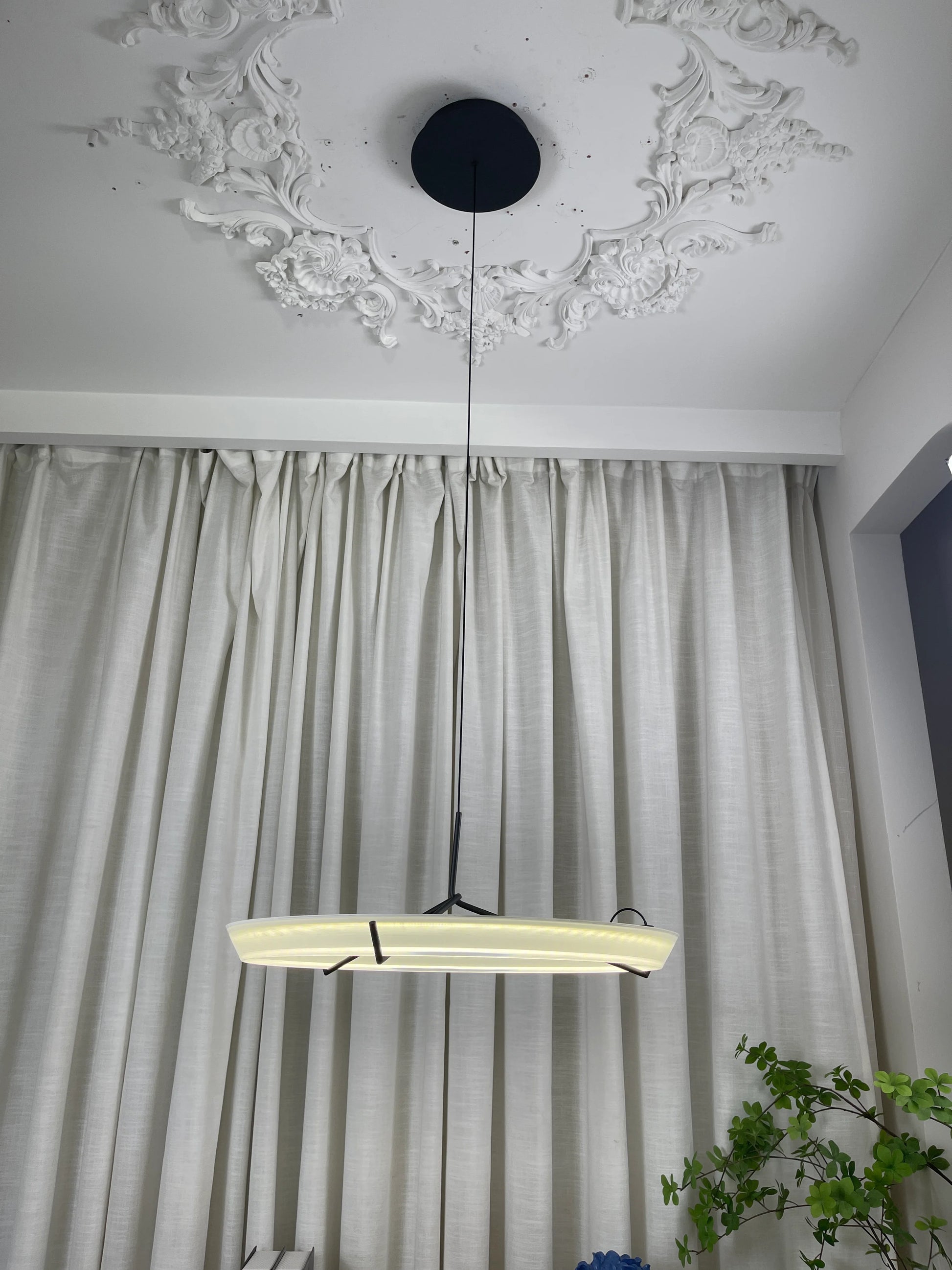 Round Vielle Acrylic Pendant Lamp - Nuvé