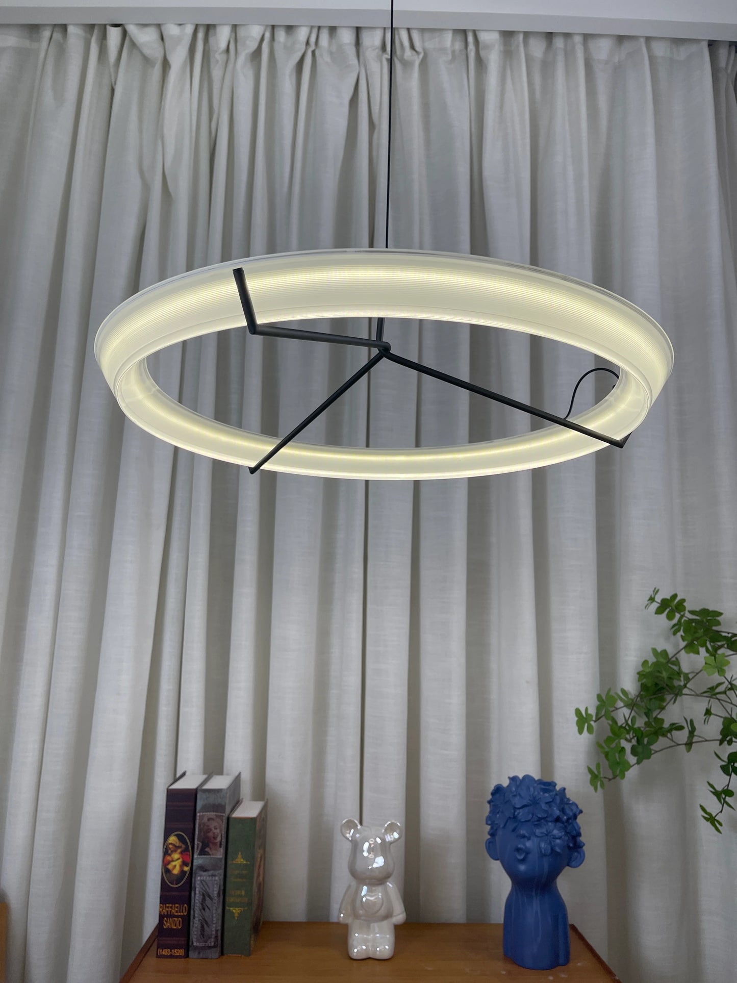Round Vielle Acrylic Pendant Lamp - Nuvé