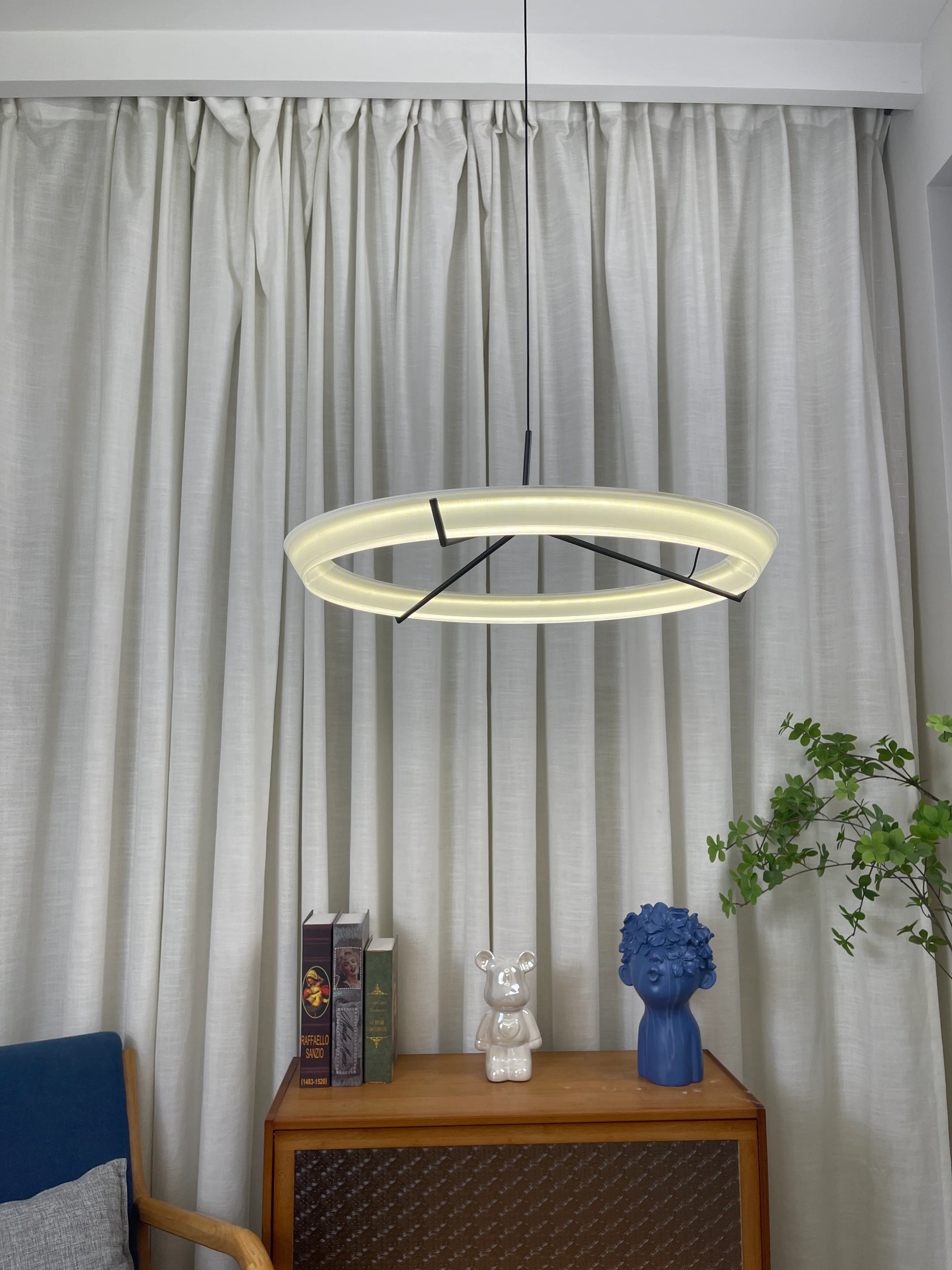 Round Vielle Acrylic Pendant Lamp - Nuvé