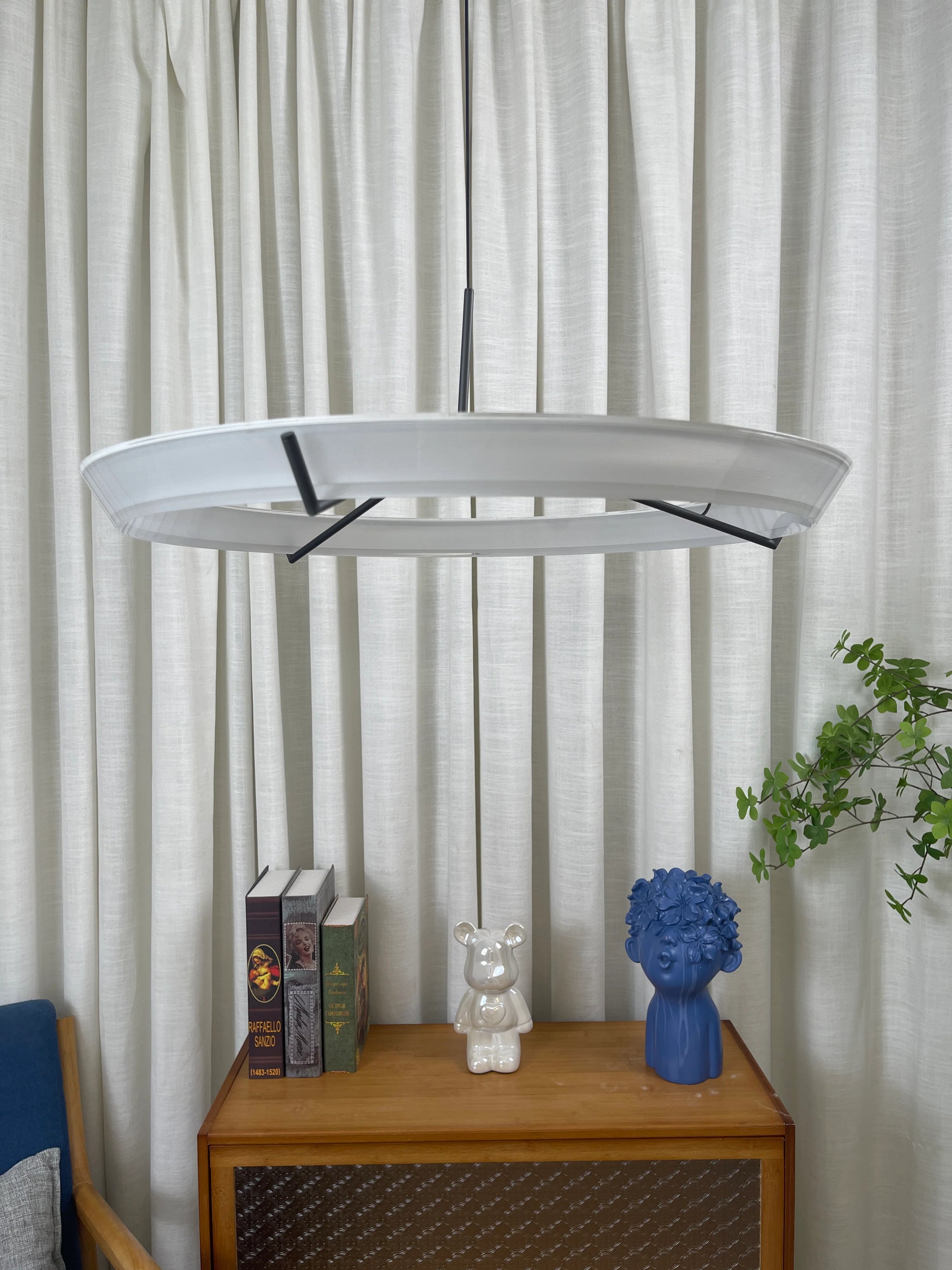 Round Vielle Acrylic Pendant Lamp - Nuvé