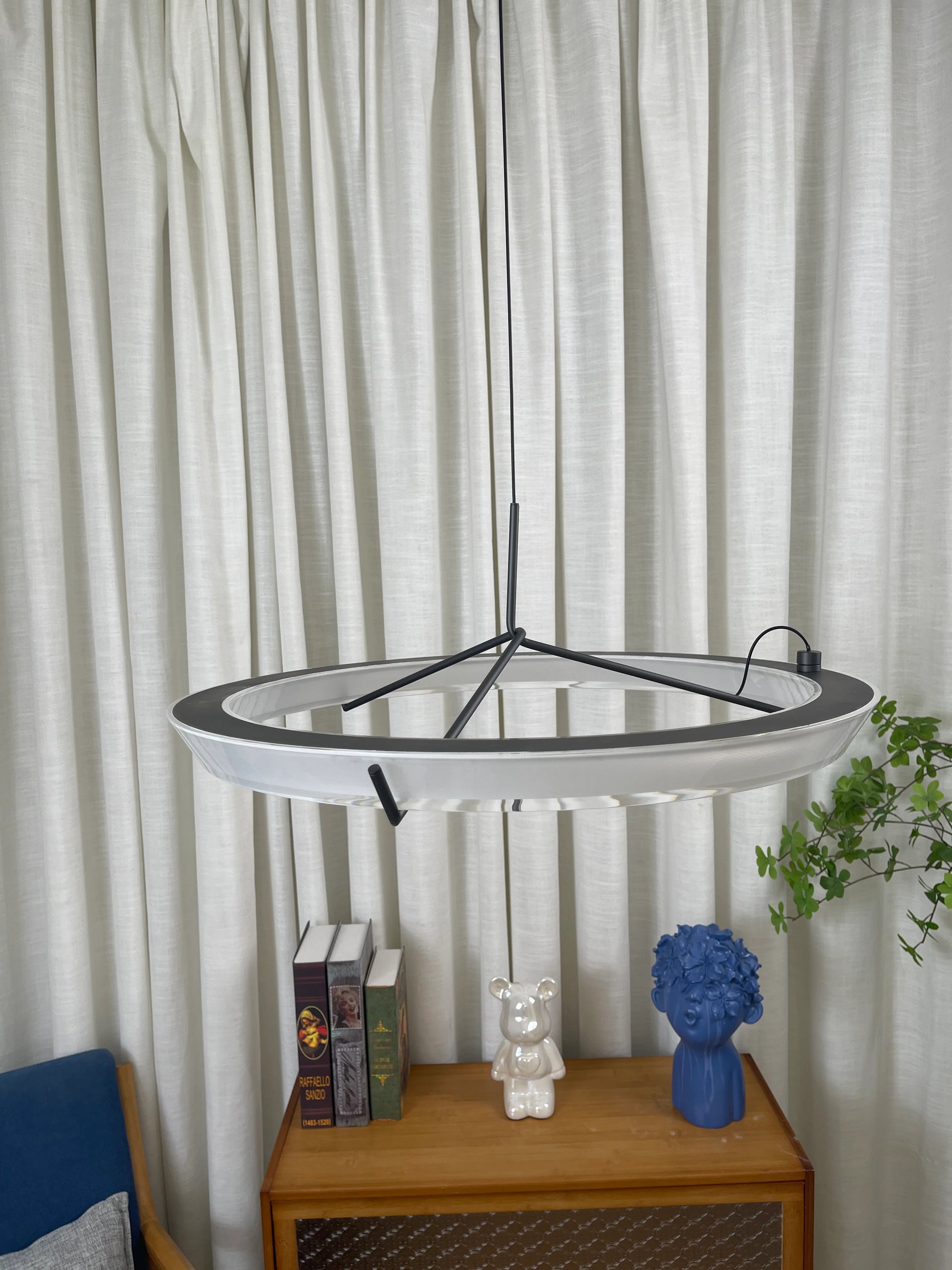 Round Vielle Acrylic Pendant Lamp - Nuvé