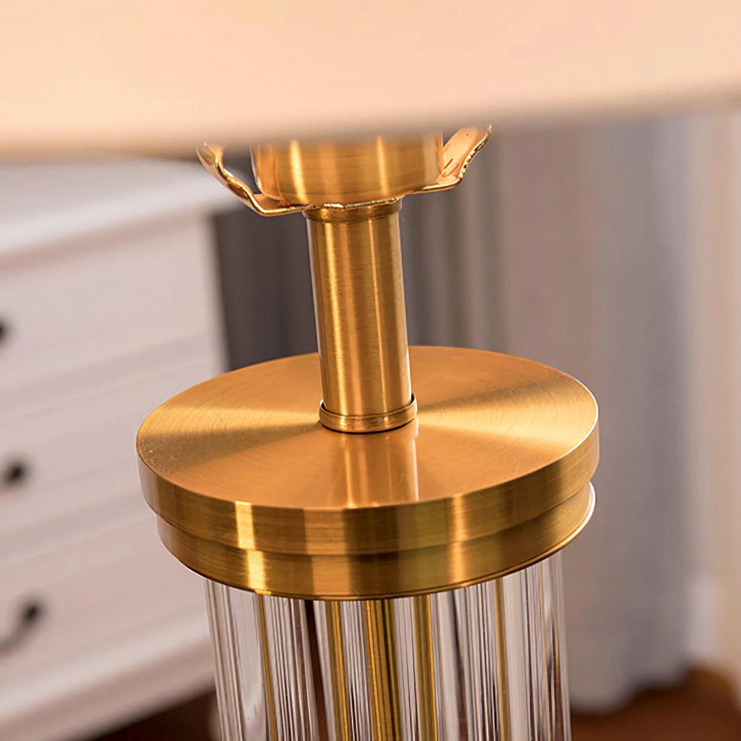 Round Metal Glass Table Lamp - Nuvé