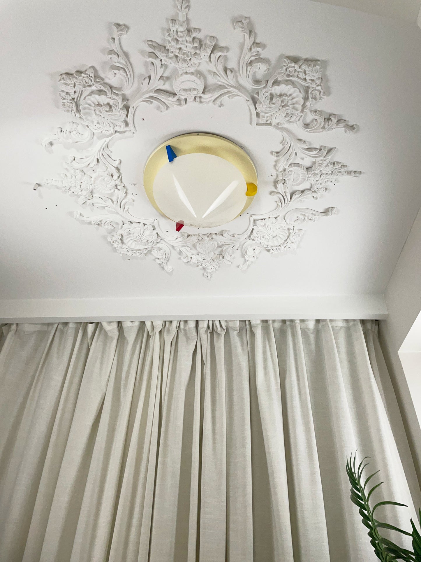 Modern Stoja Acryli Ceiling Lamp - Nuvé