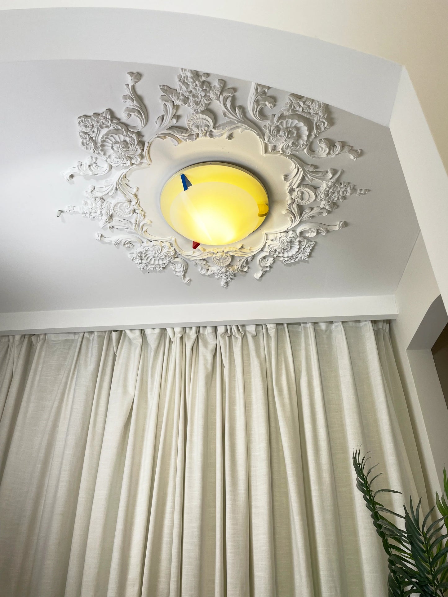 Modern Stoja Acryli Ceiling Lamp - Nuvé