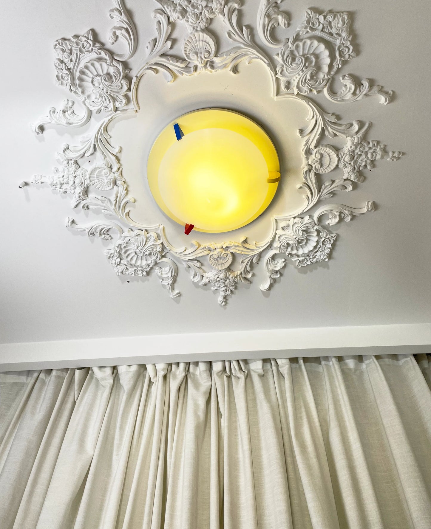 Modern Stoja Acryli Ceiling Lamp - Nuvé