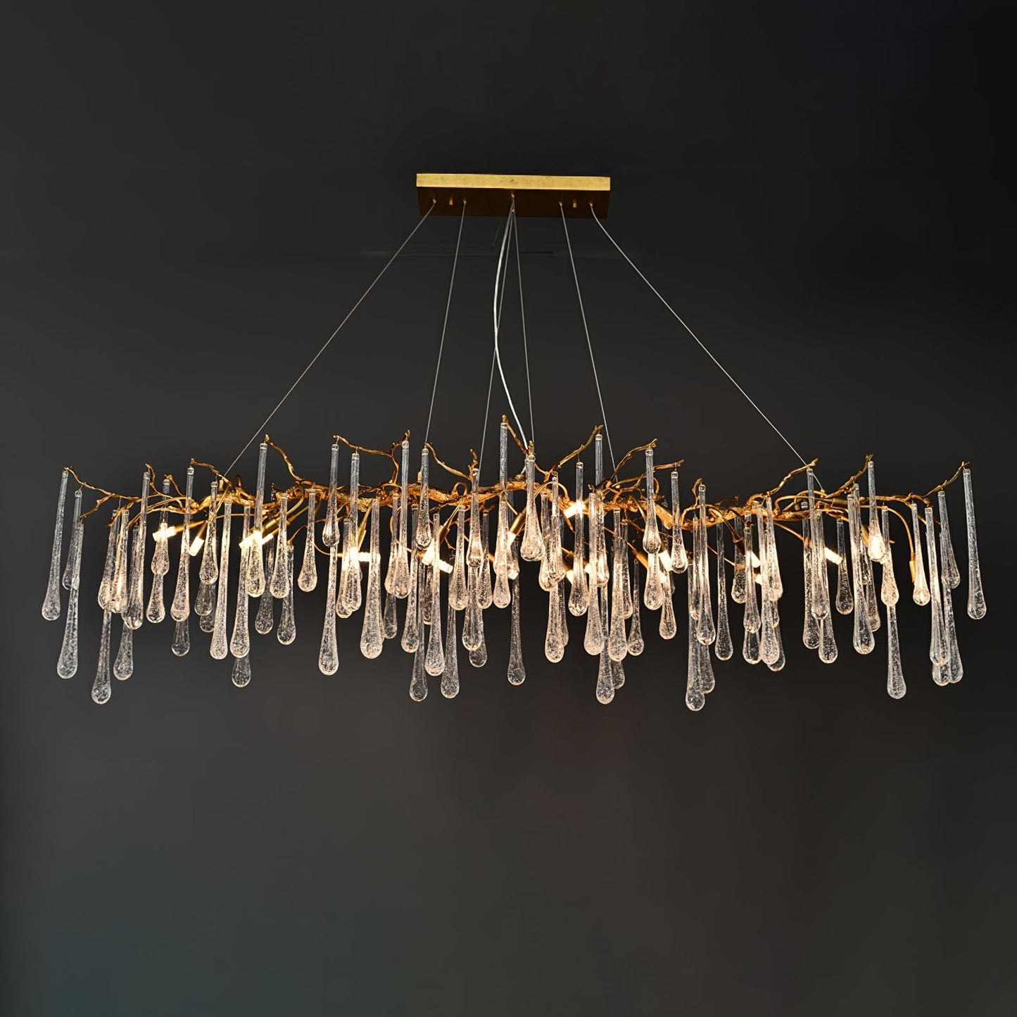 Korewolamp Aqua Makrama chandelier with long teardrop-shaped design, featuring intricate macrame details and hanging teardrop elements.