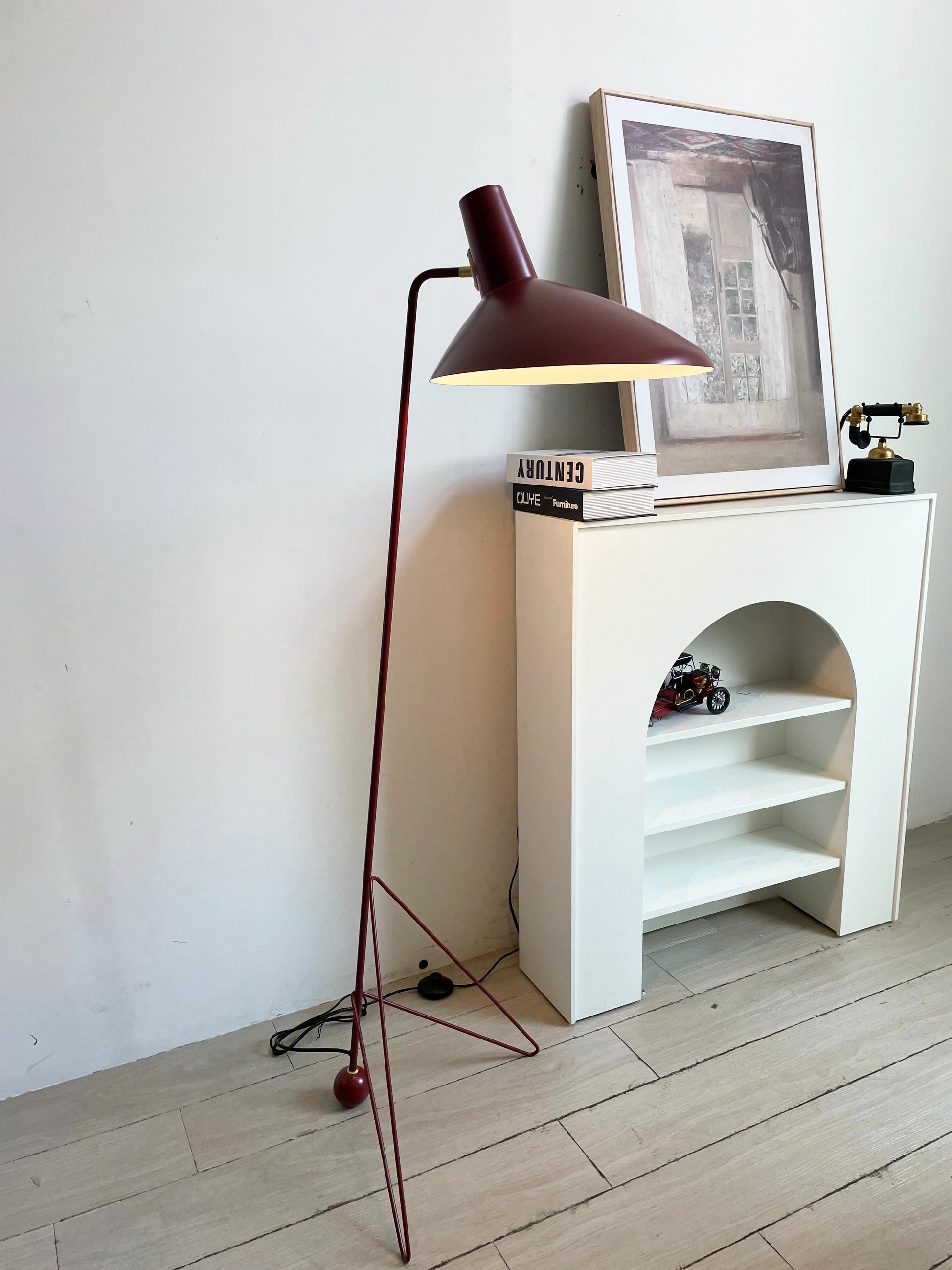 Tripod HM8 Floor Lamp - Nuvé