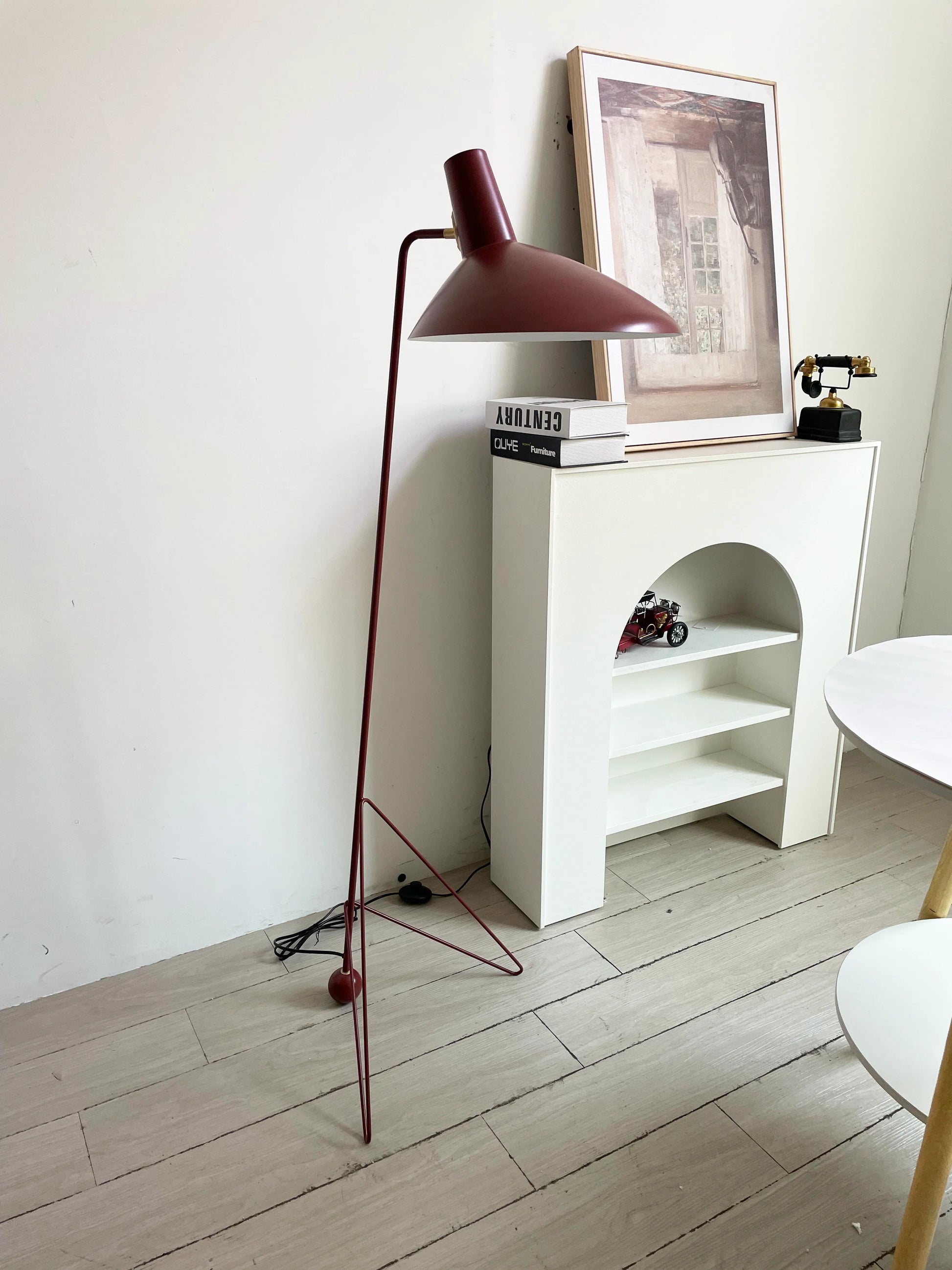 Tripod HM8 Floor Lamp - Nuvé