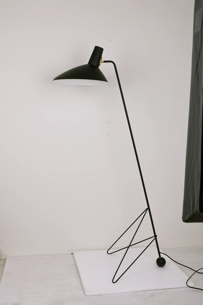 Tripod HM8 Floor Lamp - Nuvé
