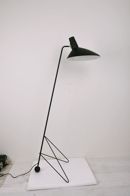 Tripod HM8 Floor Lamp - Nuvé