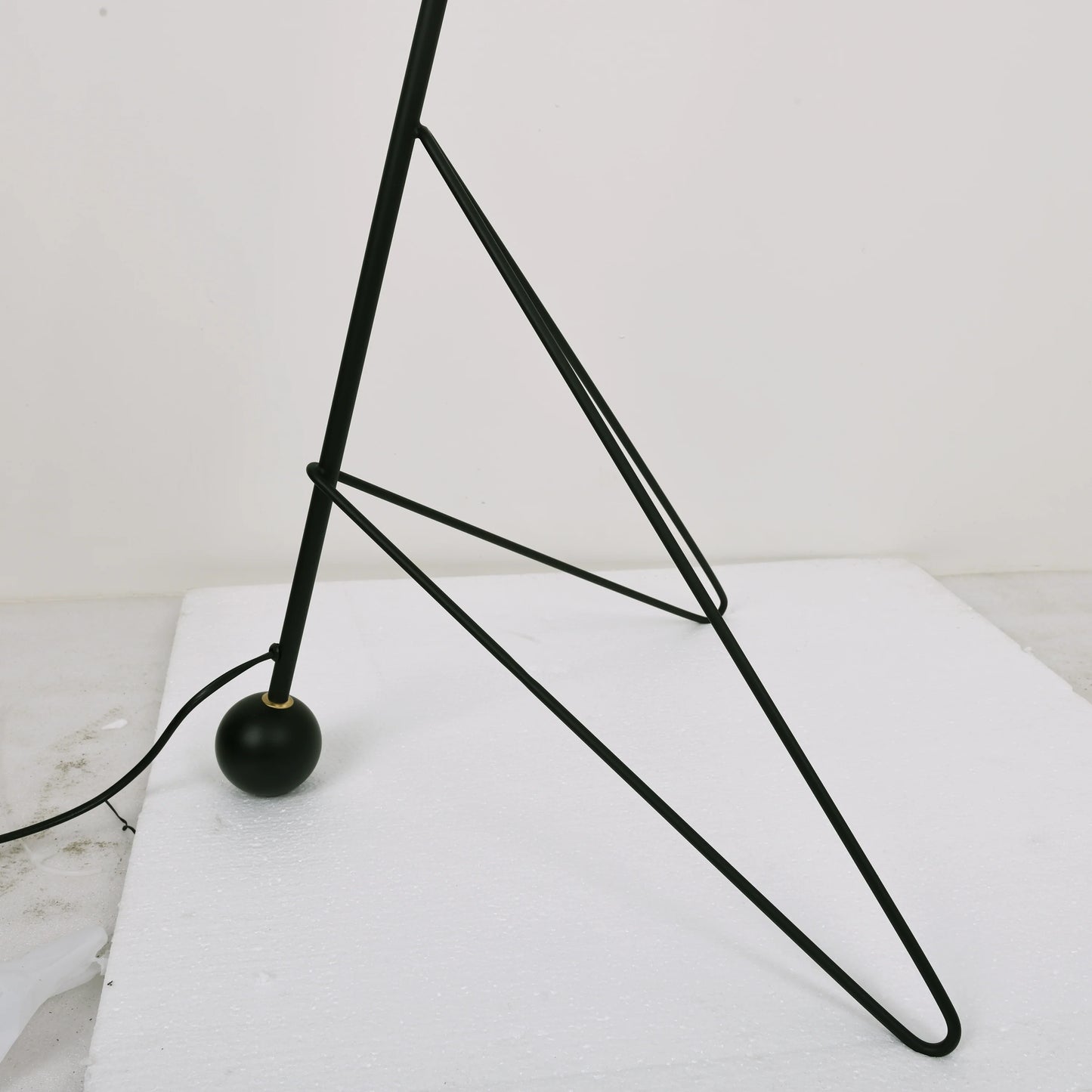Tripod HM8 Floor Lamp - Nuvé