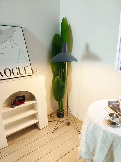Tripod HM8 Floor Lamp - Nuvé