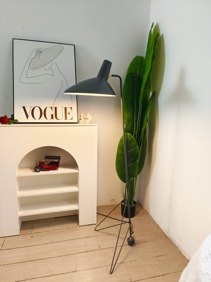 Tripod HM8 Floor Lamp - Nuvé