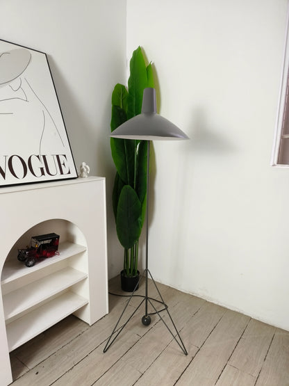 Tripod HM8 Floor Lamp - Nuvé