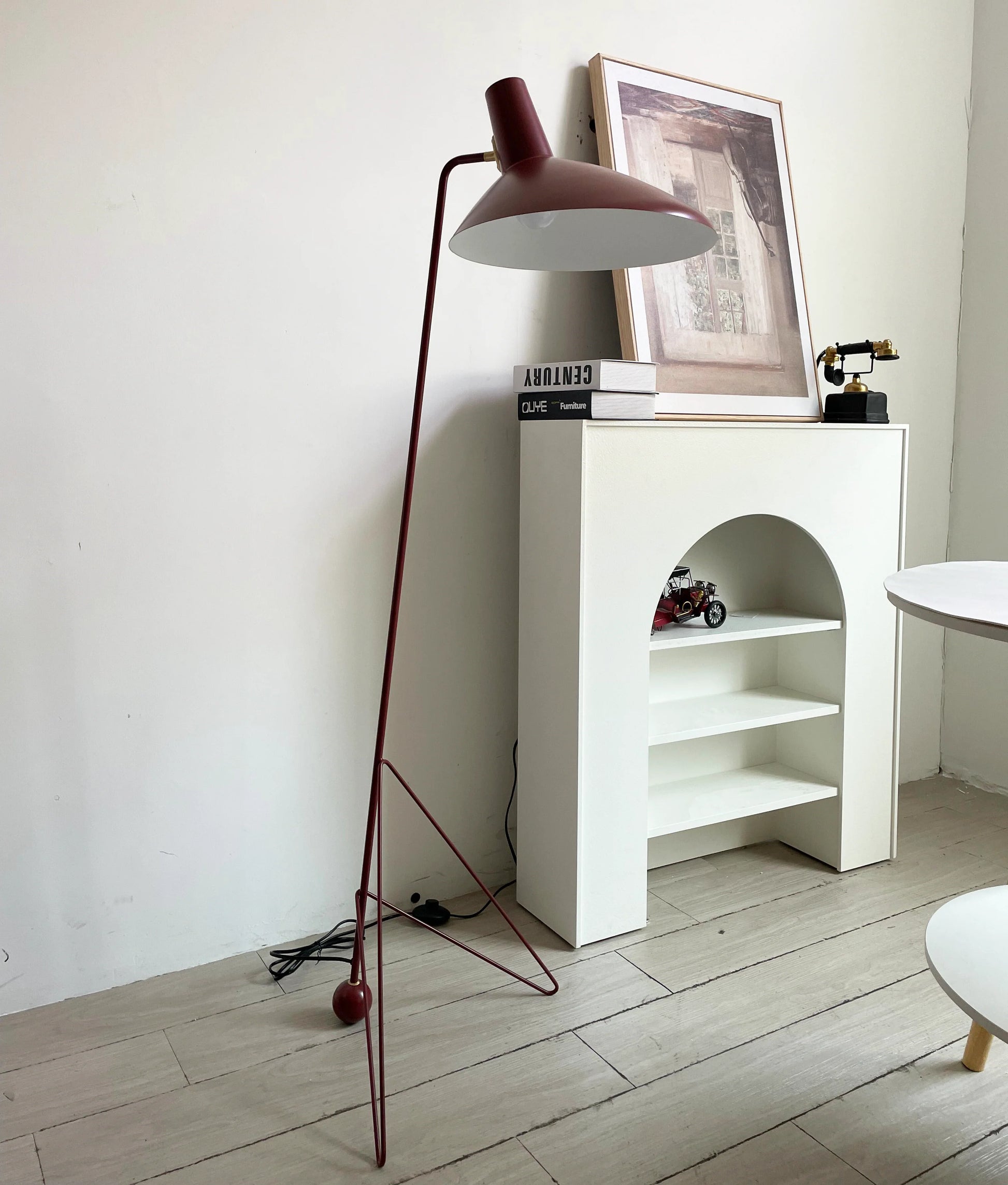 Tripod HM8 Floor Lamp - Nuvé