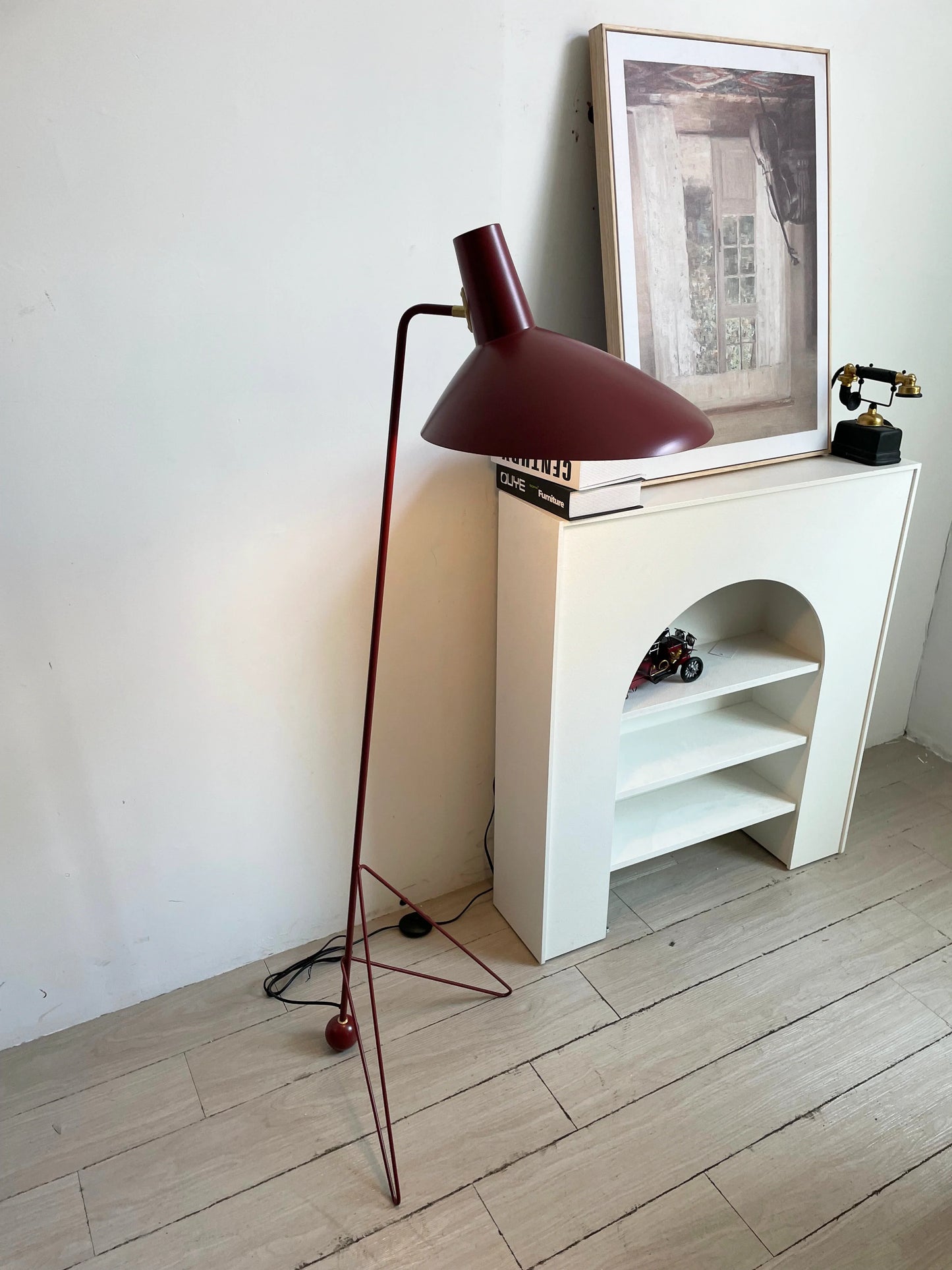 Tripod HM8 Floor Lamp - Nuvé
