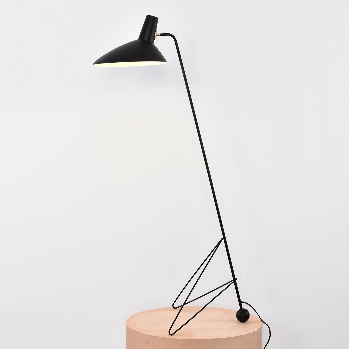 Tripod HM8 Floor Lamp - Nuvé