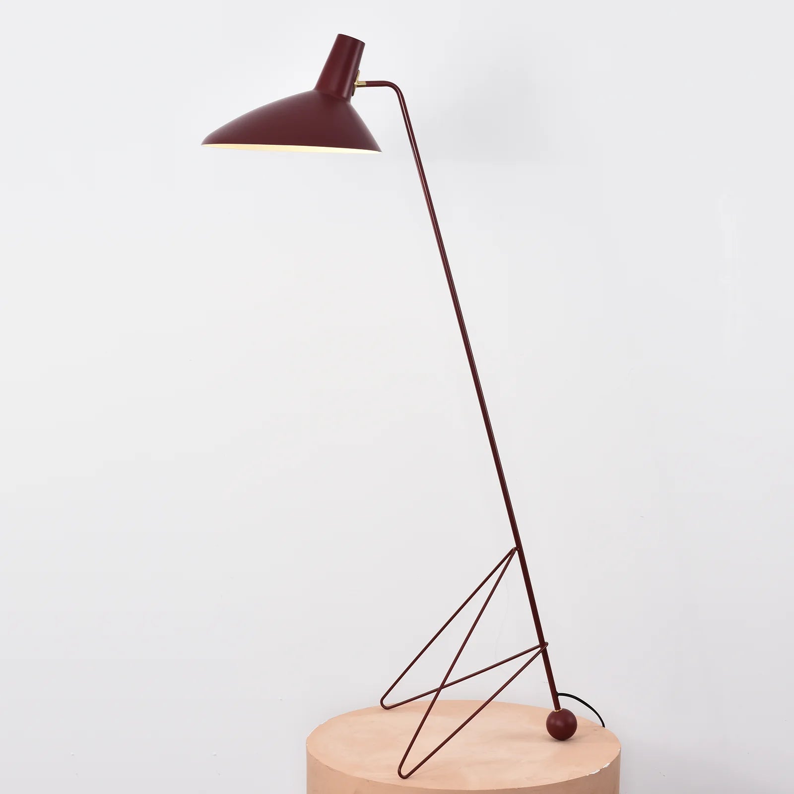 Tripod HM8 Floor Lamp - Nuvé