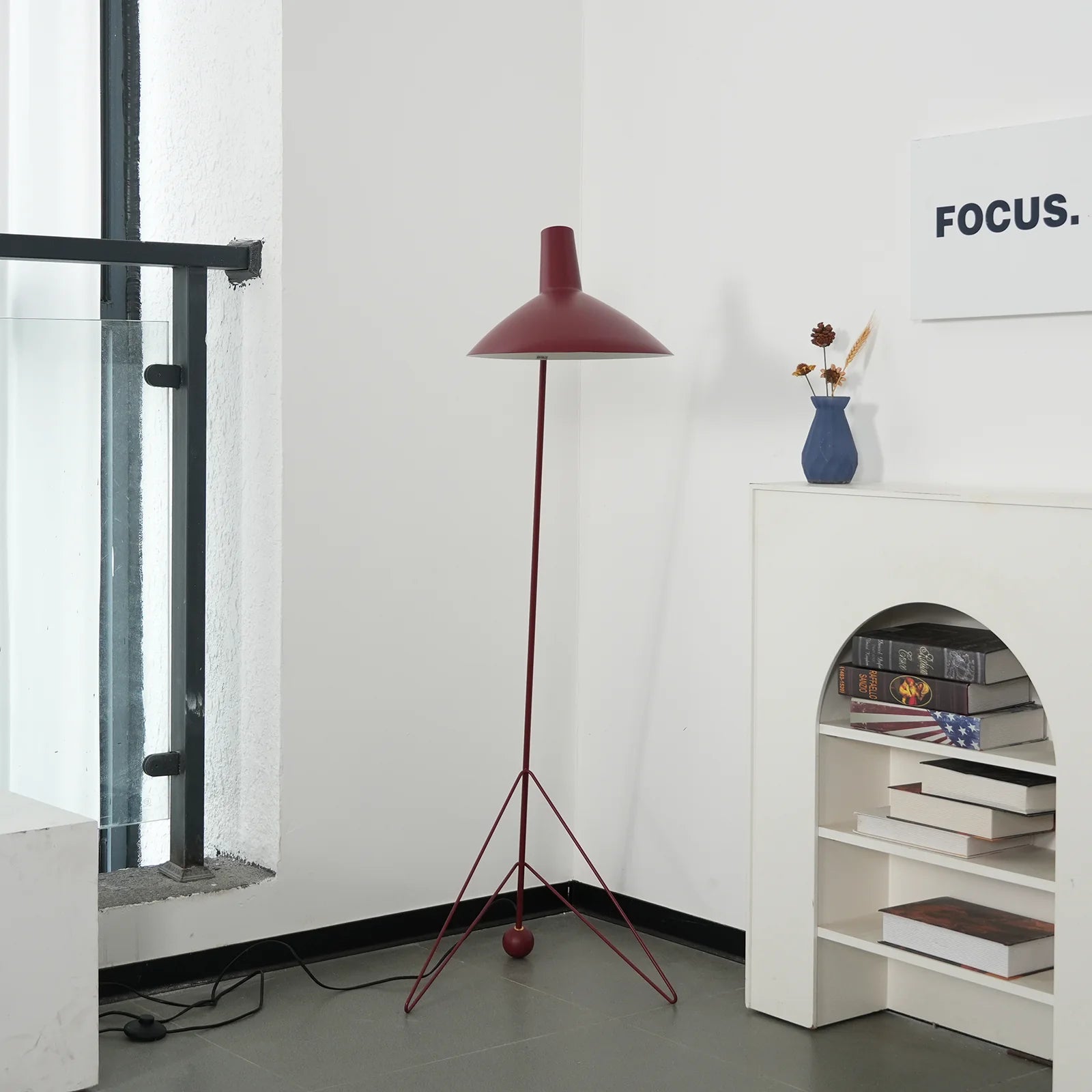 Tripod HM8 Floor Lamp - Nuvé