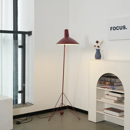 Tripod HM8 Floor Lamp - Nuvé
